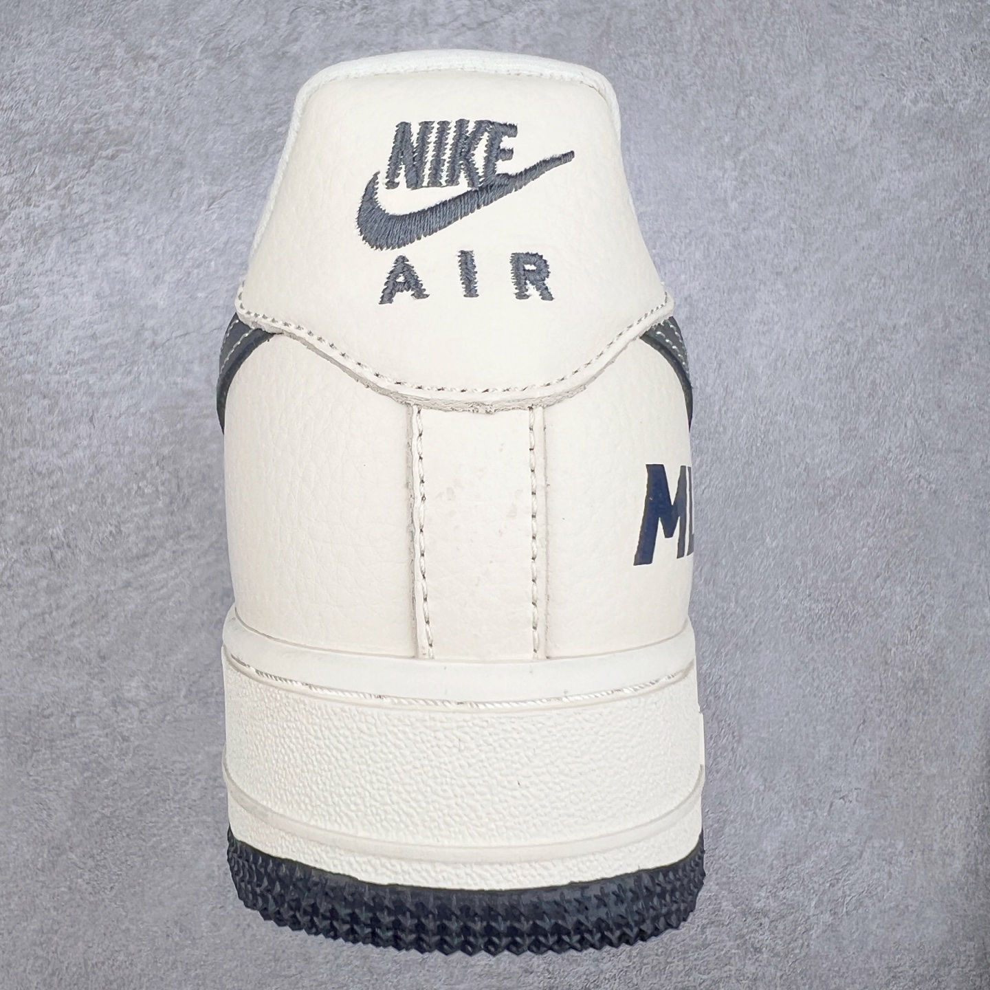 图片[8]-NK Air Force 1´07 Low 空军一号低帮百搭休闲运动板鞋 DF0188-051 柔软、弹性十足的缓震性能和出色的中底设计 横跨复古与现代的外型结合 造就出风靡全球 三十多年的Force 1 直到今天还深受青睐 实拍调校N版已经零色差零失真 百分百还原实物色彩所见即所得 不存在货不对板色差等低级问题 选购参考实物拍摄 不混卖不参货 只用心做好货严格选品 承诺混一赔十 尺码：36 36.5 37.5 38 38.5 39 40 40.5 41 42 42.5 43 44 44.5 45-选品中心