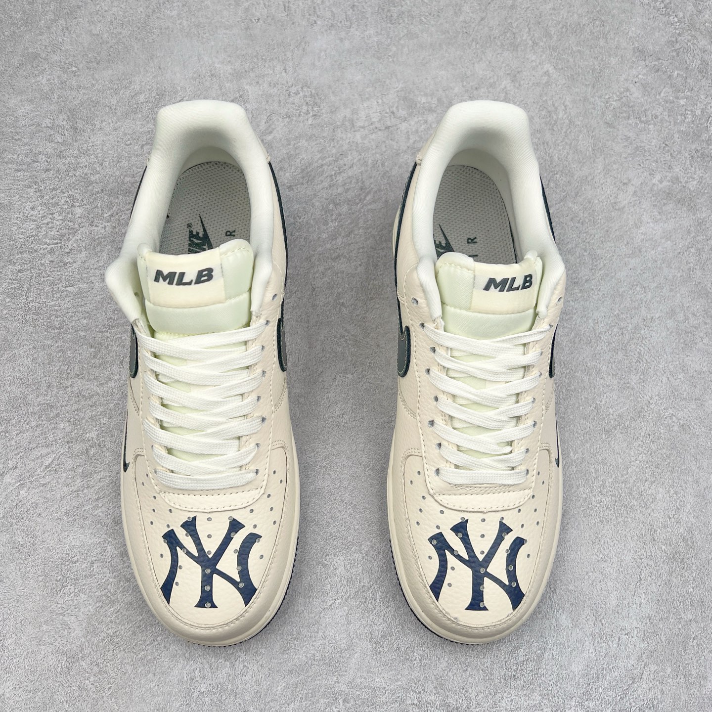 图片[2]-NK Air Force 1´07 Low 空军一号低帮百搭休闲运动板鞋 DF0188-051 柔软、弹性十足的缓震性能和出色的中底设计 横跨复古与现代的外型结合 造就出风靡全球 三十多年的Force 1 直到今天还深受青睐 实拍调校N版已经零色差零失真 百分百还原实物色彩所见即所得 不存在货不对板色差等低级问题 选购参考实物拍摄 不混卖不参货 只用心做好货严格选品 承诺混一赔十 尺码：36 36.5 37.5 38 38.5 39 40 40.5 41 42 42.5 43 44 44.5 45-选品中心