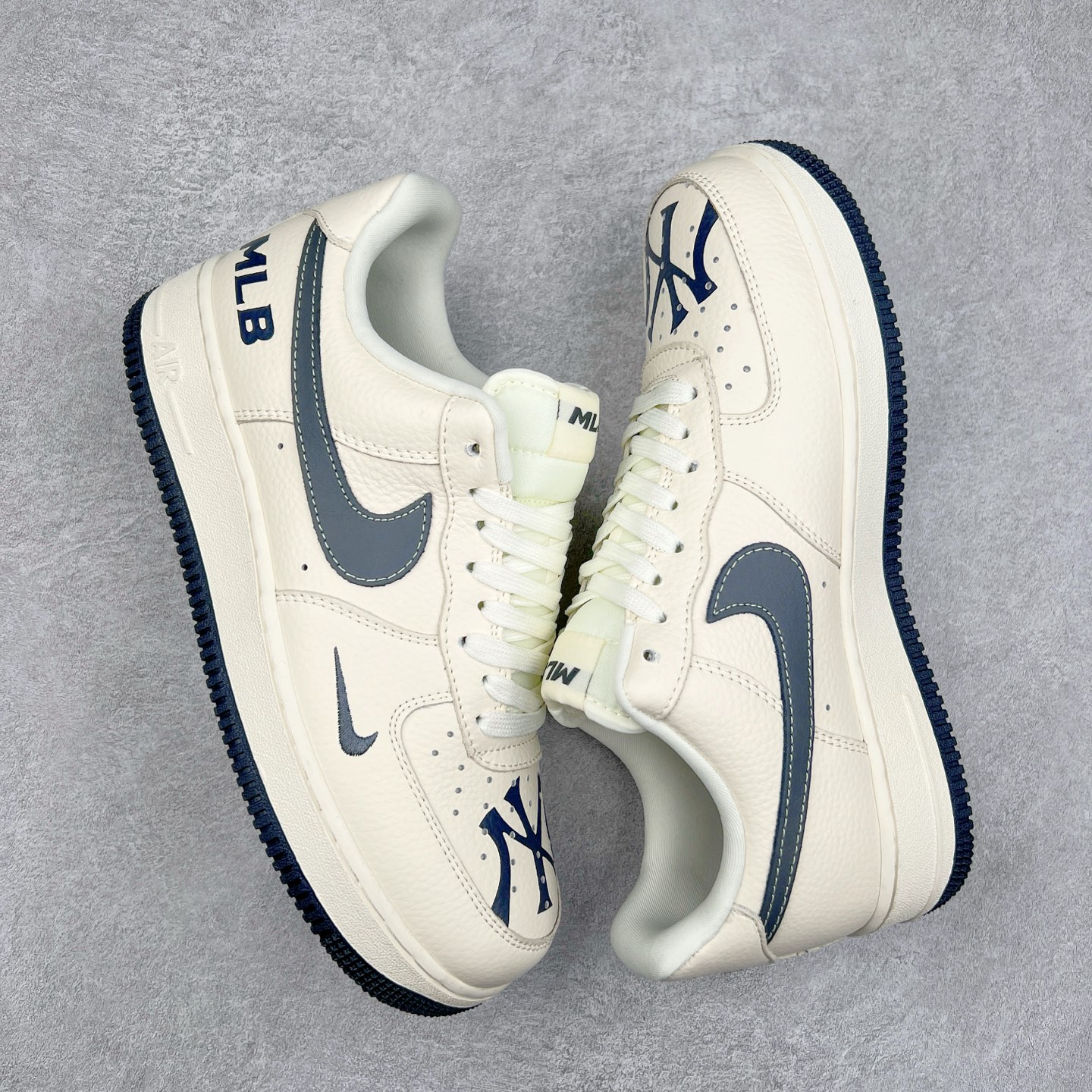 图片[3]-NK Air Force 1´07 Low 空军一号低帮百搭休闲运动板鞋 DF0188-051 柔软、弹性十足的缓震性能和出色的中底设计 横跨复古与现代的外型结合 造就出风靡全球 三十多年的Force 1 直到今天还深受青睐 实拍调校N版已经零色差零失真 百分百还原实物色彩所见即所得 不存在货不对板色差等低级问题 选购参考实物拍摄 不混卖不参货 只用心做好货严格选品 承诺混一赔十 尺码：36 36.5 37.5 38 38.5 39 40 40.5 41 42 42.5 43 44 44.5 45-选品中心