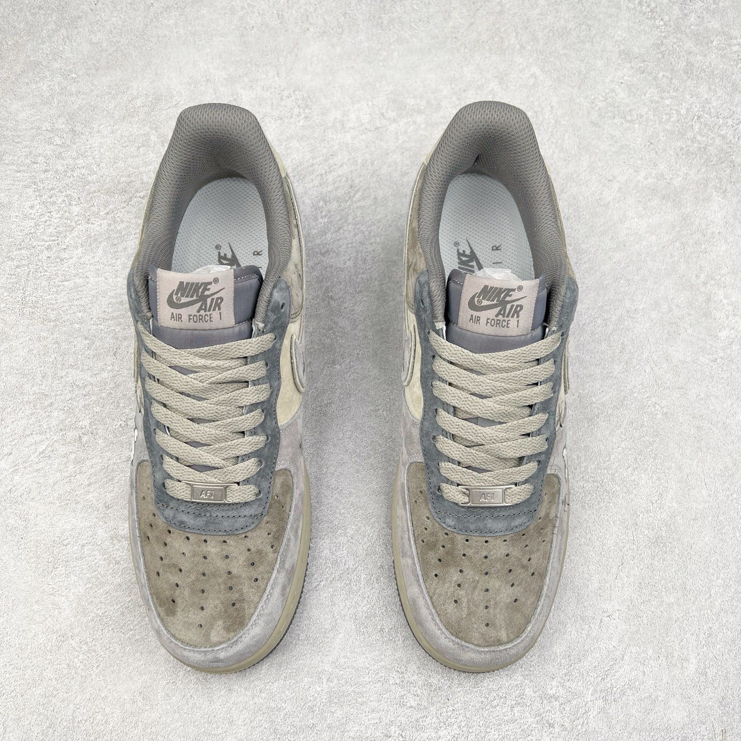 图片[2]-NK Air Force 1´07 Low 空军一号低帮百搭休闲运动板鞋 YD2425-660 柔软、弹性十足的缓震性能和出色的中底设计 横跨复古与现代的外型结合 造就出风靡全球 三十多年的Force 1 直到今天还深受青睐 实拍调校N版已经零色差零失真 百分百还原实物色彩所见即所得 不存在货不对板色差等低级问题 选购参考实物拍摄 不混卖不参货 只用心做好货严格选品 承诺混一赔十 尺码：36 36.5 37.5 38 38.5 39 40 40.5 41 42 42.5 43 44 44.5 45-选品中心