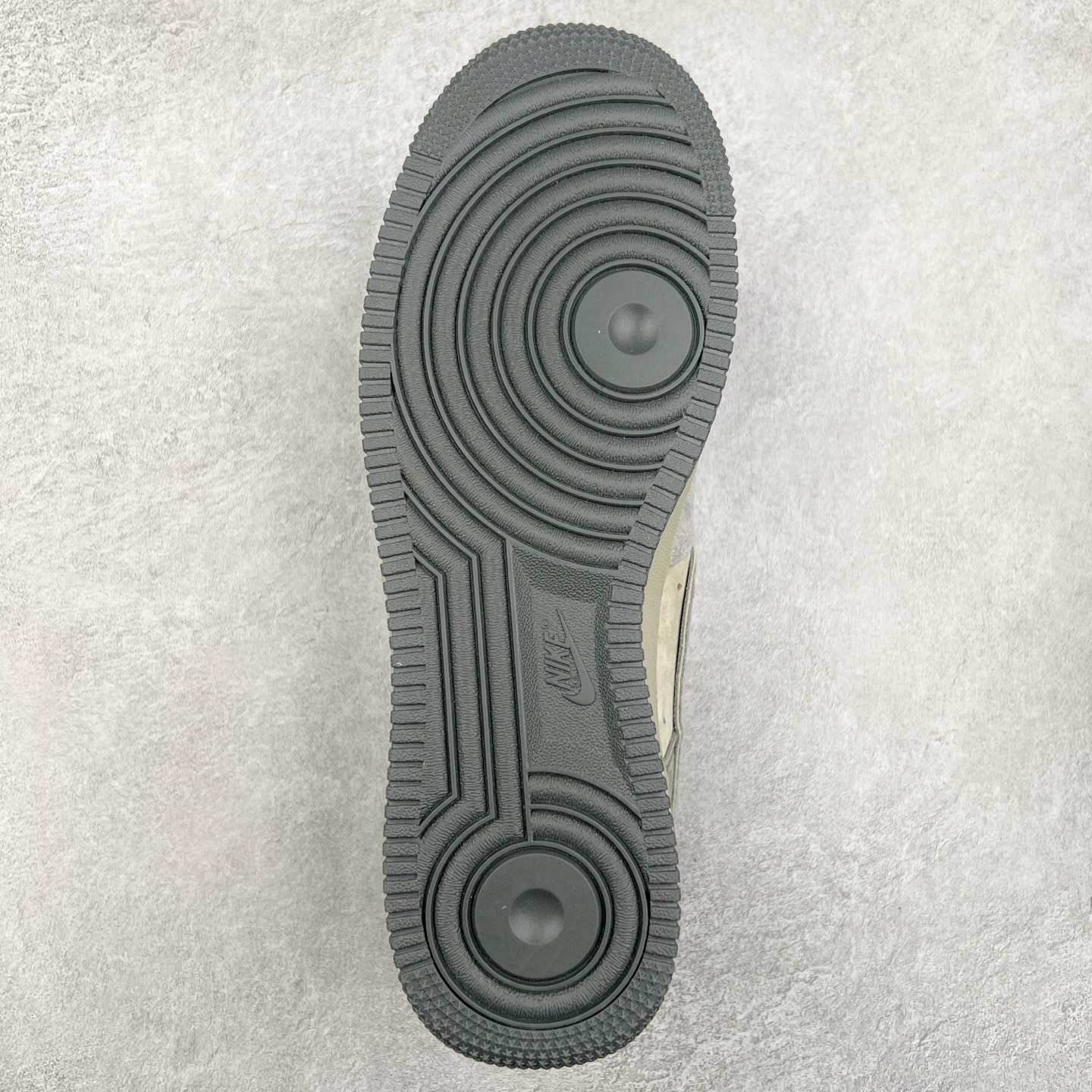 图片[9]-NK Air Force 1´07 Low 空军一号低帮百搭休闲运动板鞋 YD2425-660 柔软、弹性十足的缓震性能和出色的中底设计 横跨复古与现代的外型结合 造就出风靡全球 三十多年的Force 1 直到今天还深受青睐 实拍调校N版已经零色差零失真 百分百还原实物色彩所见即所得 不存在货不对板色差等低级问题 选购参考实物拍摄 不混卖不参货 只用心做好货严格选品 承诺混一赔十 尺码：36 36.5 37.5 38 38.5 39 40 40.5 41 42 42.5 43 44 44.5 45-选品中心