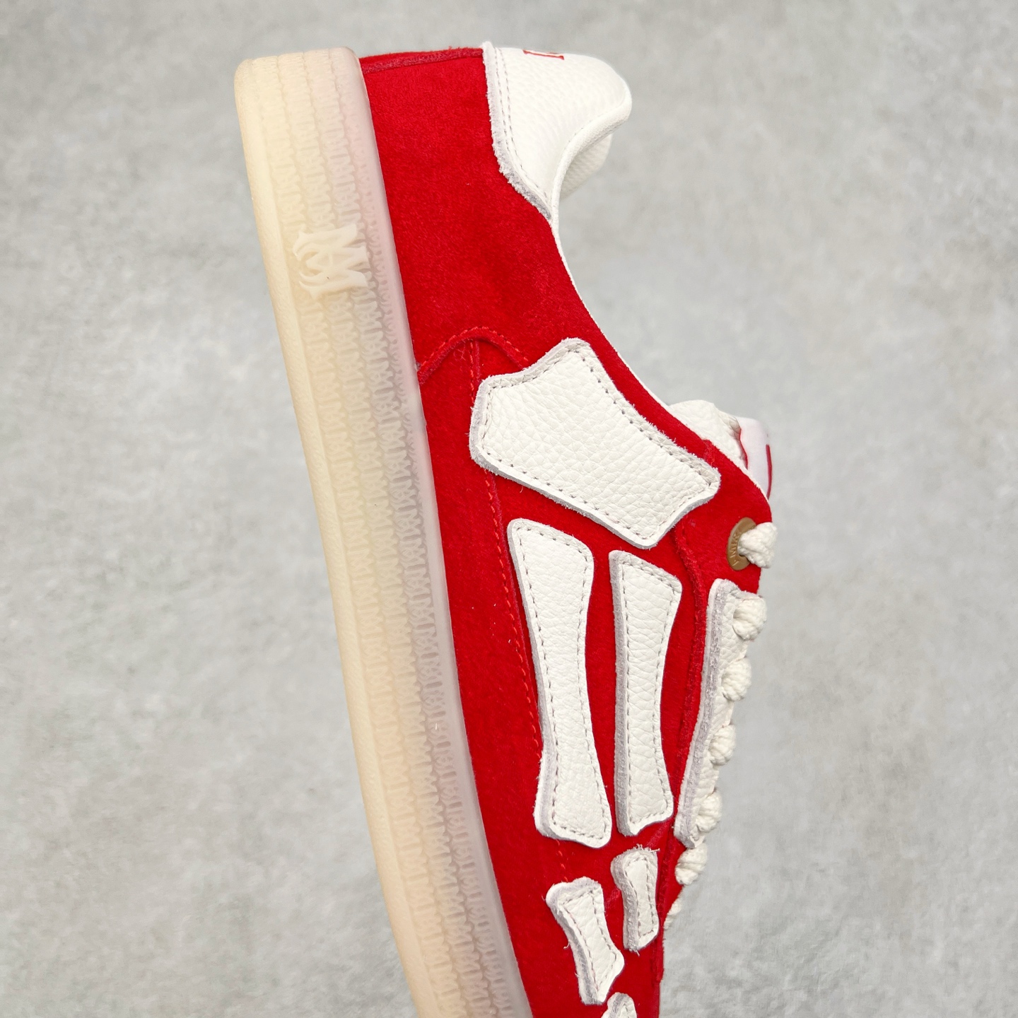 图片[6]-＃莞产 Amiri 埃米尔 Skeleton Low-Skel top Sneakers 骨骼系列情侣鞋 当潮顶流产品 众星上脚 低帮运动休闲板鞋 正确骨头形状 鞋舌外翻细节 头层牛皮双层加厚鞋面 鞋帮侧面骨头采用两张牛皮贴合处理 立体感更好 皮料切口均油边处理 定制金属LOGO铭牌及吊牌 并配有官方购物袋尽显高端大气 尺码 35 36 37 38 39 40 41 42 43 44 45-选品中心