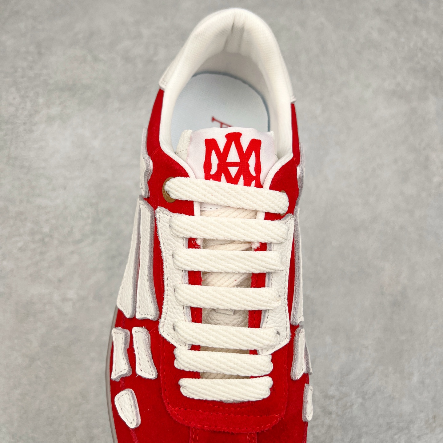 图片[5]-＃莞产 Amiri 埃米尔 Skeleton Low-Skel top Sneakers 骨骼系列情侣鞋 当潮顶流产品 众星上脚 低帮运动休闲板鞋 正确骨头形状 鞋舌外翻细节 头层牛皮双层加厚鞋面 鞋帮侧面骨头采用两张牛皮贴合处理 立体感更好 皮料切口均油边处理 定制金属LOGO铭牌及吊牌 并配有官方购物袋尽显高端大气 尺码 35 36 37 38 39 40 41 42 43 44 45-选品中心