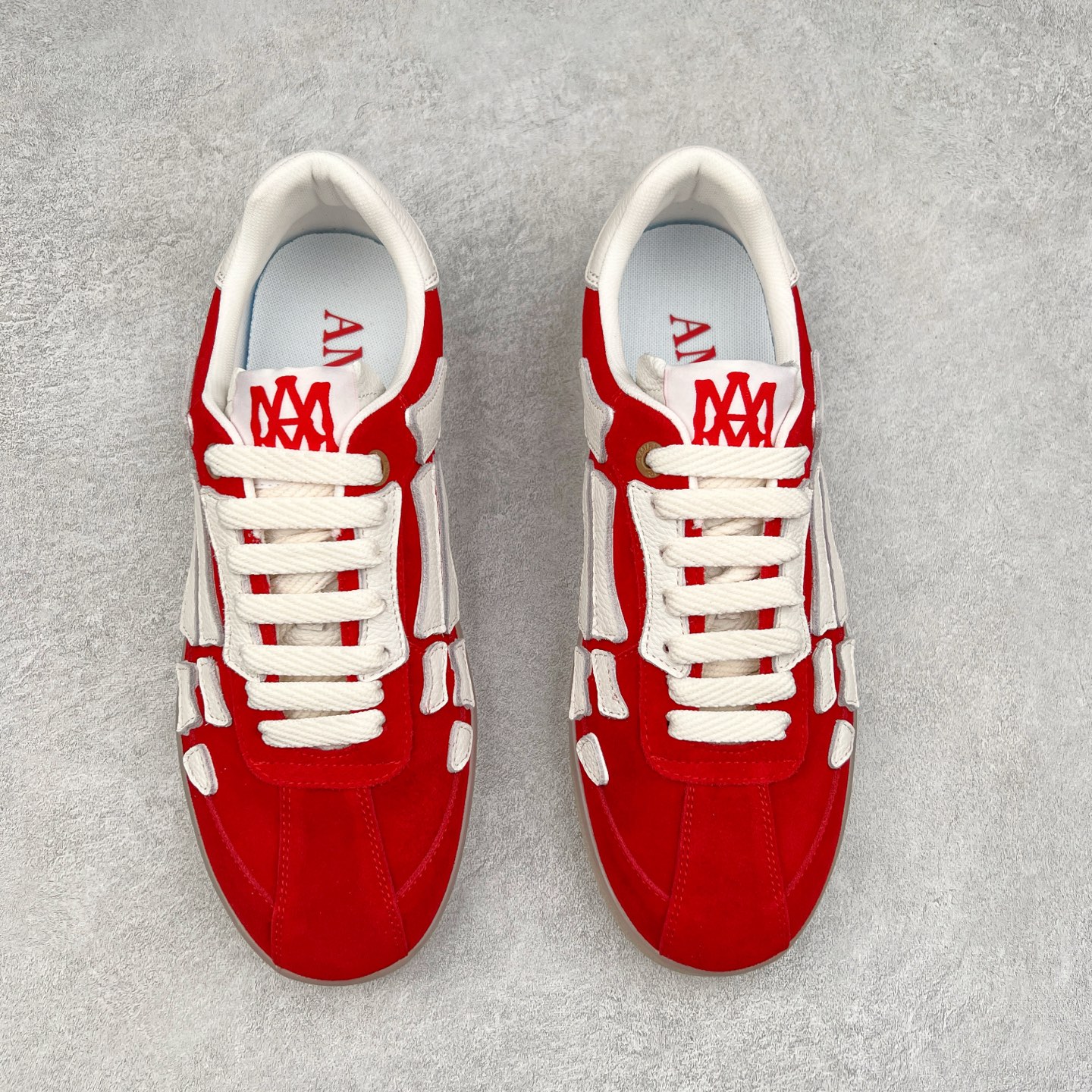 图片[2]-＃莞产 Amiri 埃米尔 Skeleton Low-Skel top Sneakers 骨骼系列情侣鞋 当潮顶流产品 众星上脚 低帮运动休闲板鞋 正确骨头形状 鞋舌外翻细节 头层牛皮双层加厚鞋面 鞋帮侧面骨头采用两张牛皮贴合处理 立体感更好 皮料切口均油边处理 定制金属LOGO铭牌及吊牌 并配有官方购物袋尽显高端大气 尺码 35 36 37 38 39 40 41 42 43 44 45-选品中心