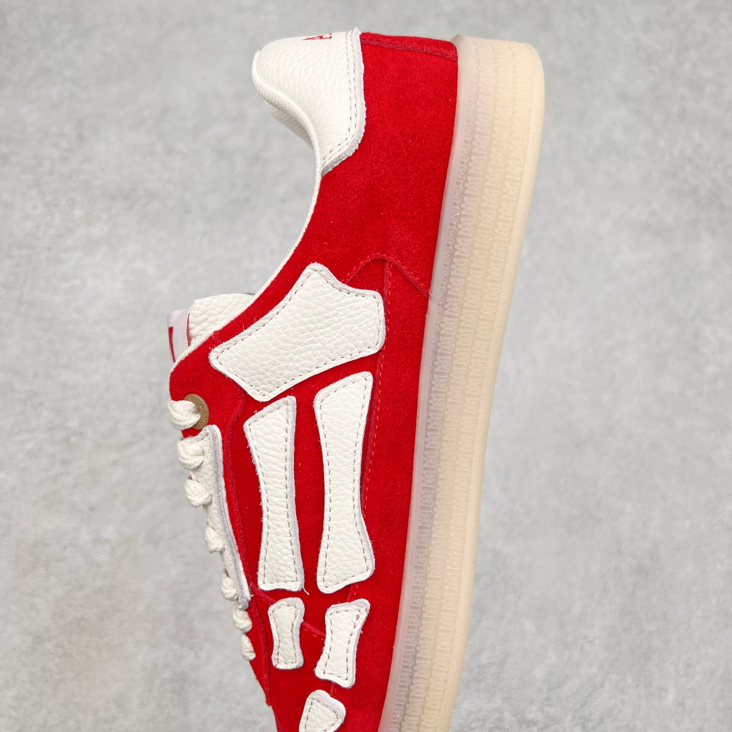 图片[7]-＃莞产 Amiri 埃米尔 Skeleton Low-Skel top Sneakers 骨骼系列情侣鞋 当潮顶流产品 众星上脚 低帮运动休闲板鞋 正确骨头形状 鞋舌外翻细节 头层牛皮双层加厚鞋面 鞋帮侧面骨头采用两张牛皮贴合处理 立体感更好 皮料切口均油边处理 定制金属LOGO铭牌及吊牌 并配有官方购物袋尽显高端大气 尺码 35 36 37 38 39 40 41 42 43 44 45-选品中心