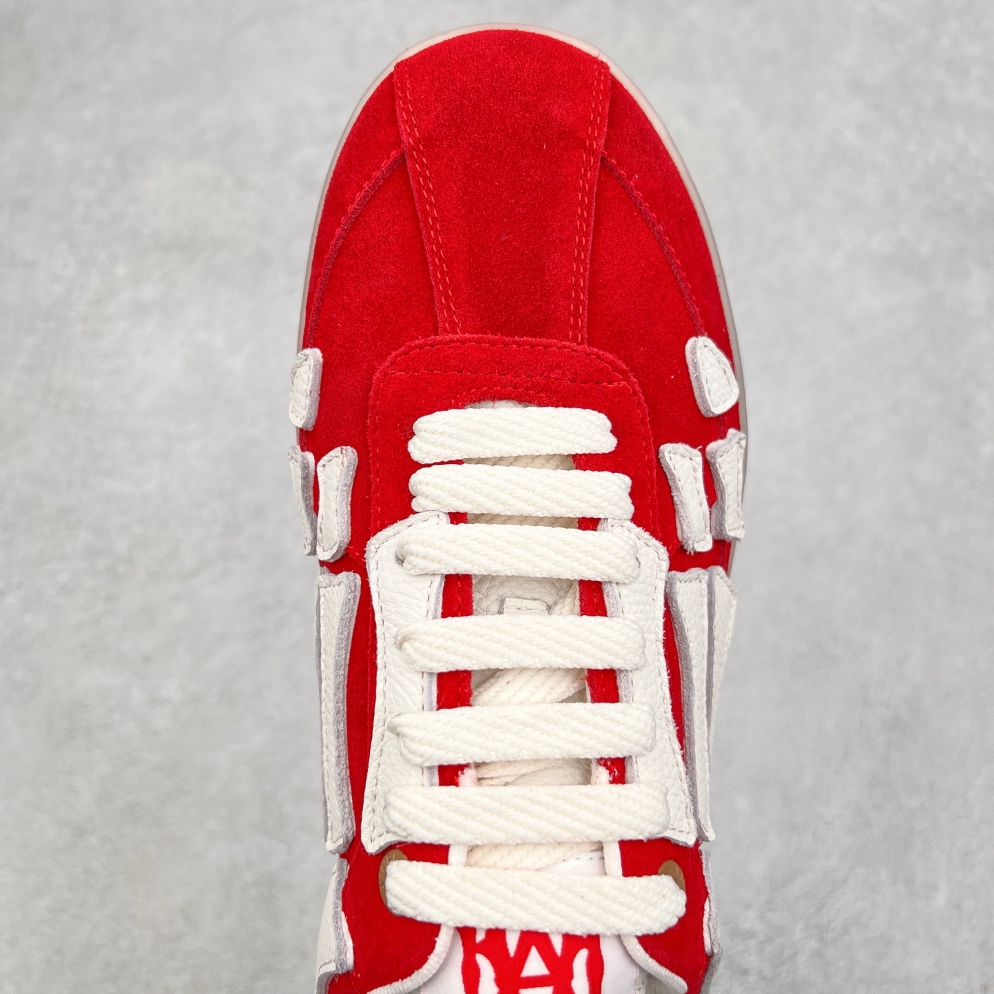 图片[4]-＃莞产 Amiri 埃米尔 Skeleton Low-Skel top Sneakers 骨骼系列情侣鞋 当潮顶流产品 众星上脚 低帮运动休闲板鞋 正确骨头形状 鞋舌外翻细节 头层牛皮双层加厚鞋面 鞋帮侧面骨头采用两张牛皮贴合处理 立体感更好 皮料切口均油边处理 定制金属LOGO铭牌及吊牌 并配有官方购物袋尽显高端大气 尺码 35 36 37 38 39 40 41 42 43 44 45-选品中心