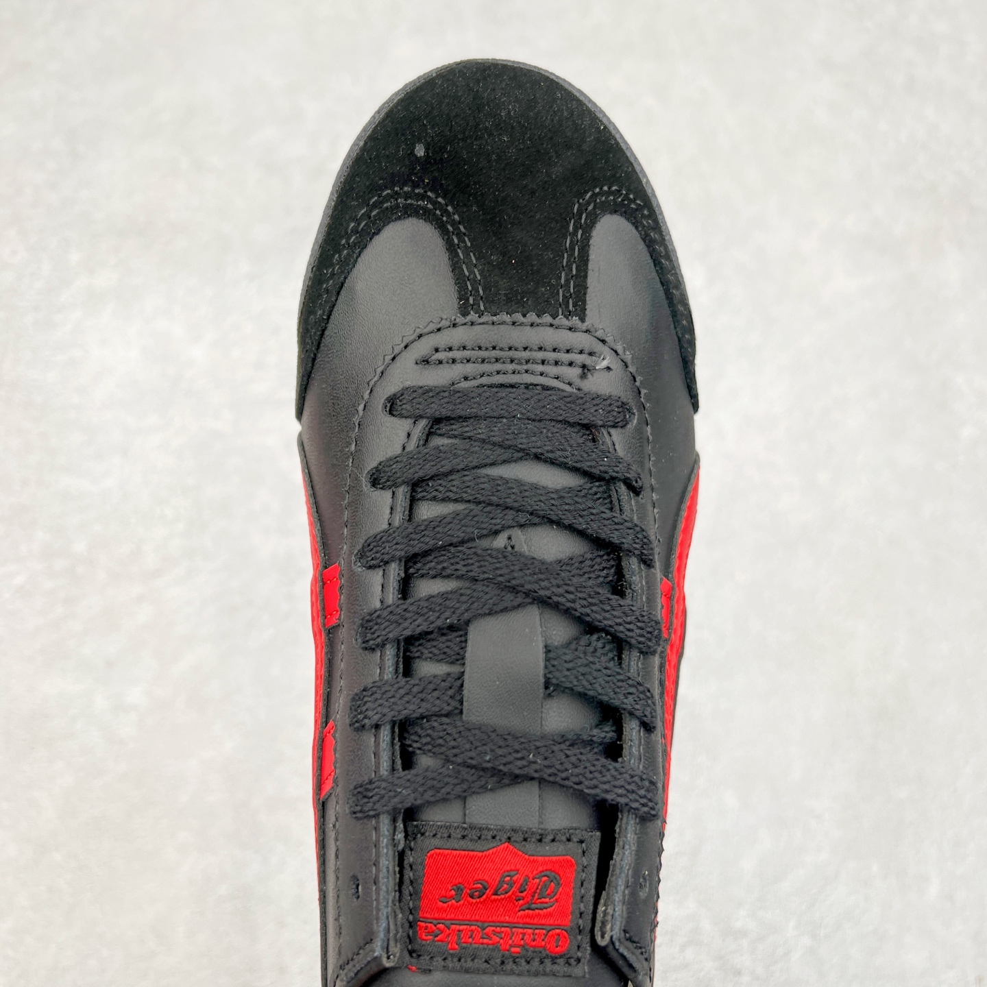 图片[4]-＃C版 Asics Onitsuka Tiger MEXICO 66 亚瑟士鬼冢虎复古经典板鞋 市场王者选手 海外订单工厂出品 长期生产补货永不断码 超成熟稳定的做工品控 原装全套纸板楦头开发 原汁原味 完美呈现版型 私模正确鞋底咬花纹路 一比一鞋头弧度高度鞋身弧度 绝不口嗨 细节品控鞋型随意秒杀市面 原档咬花纹路私模大底 一个单元有六个三角形 总体形拼接呈现花瓣状 官方四联吊牌 原装Ortholite轻量化鞋垫 原盒原配 质保卡 说明书 钢印防尘纸 纸板中底带钢印 乳胶组合鞋垫 支持全方位的对比专柜 产品从款式颜色造型上体现出追求舒适和细节的完美 鞋类更是推崇手工制作的严谨与完美 融舒适性与可穿性的设计风格 注重细节的完美和别致魅力 既保持稳重 又不失轻松的时尚感 尺码：36 37 37.5 38 39 39.5 40 40.5 41.5 42 42.5 43.5 44 45-选品中心