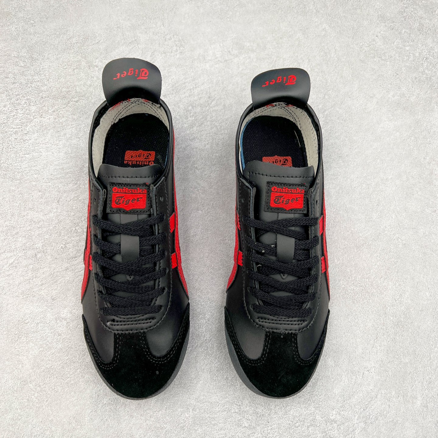 图片[2]-＃C版 Asics Onitsuka Tiger MEXICO 66 亚瑟士鬼冢虎复古经典板鞋 市场王者选手 海外订单工厂出品 长期生产补货永不断码 超成熟稳定的做工品控 原装全套纸板楦头开发 原汁原味 完美呈现版型 私模正确鞋底咬花纹路 一比一鞋头弧度高度鞋身弧度 绝不口嗨 细节品控鞋型随意秒杀市面 原档咬花纹路私模大底 一个单元有六个三角形 总体形拼接呈现花瓣状 官方四联吊牌 原装Ortholite轻量化鞋垫 原盒原配 质保卡 说明书 钢印防尘纸 纸板中底带钢印 乳胶组合鞋垫 支持全方位的对比专柜 产品从款式颜色造型上体现出追求舒适和细节的完美 鞋类更是推崇手工制作的严谨与完美 融舒适性与可穿性的设计风格 注重细节的完美和别致魅力 既保持稳重 又不失轻松的时尚感 尺码：36 37 37.5 38 39 39.5 40 40.5 41.5 42 42.5 43.5 44 45-选品中心