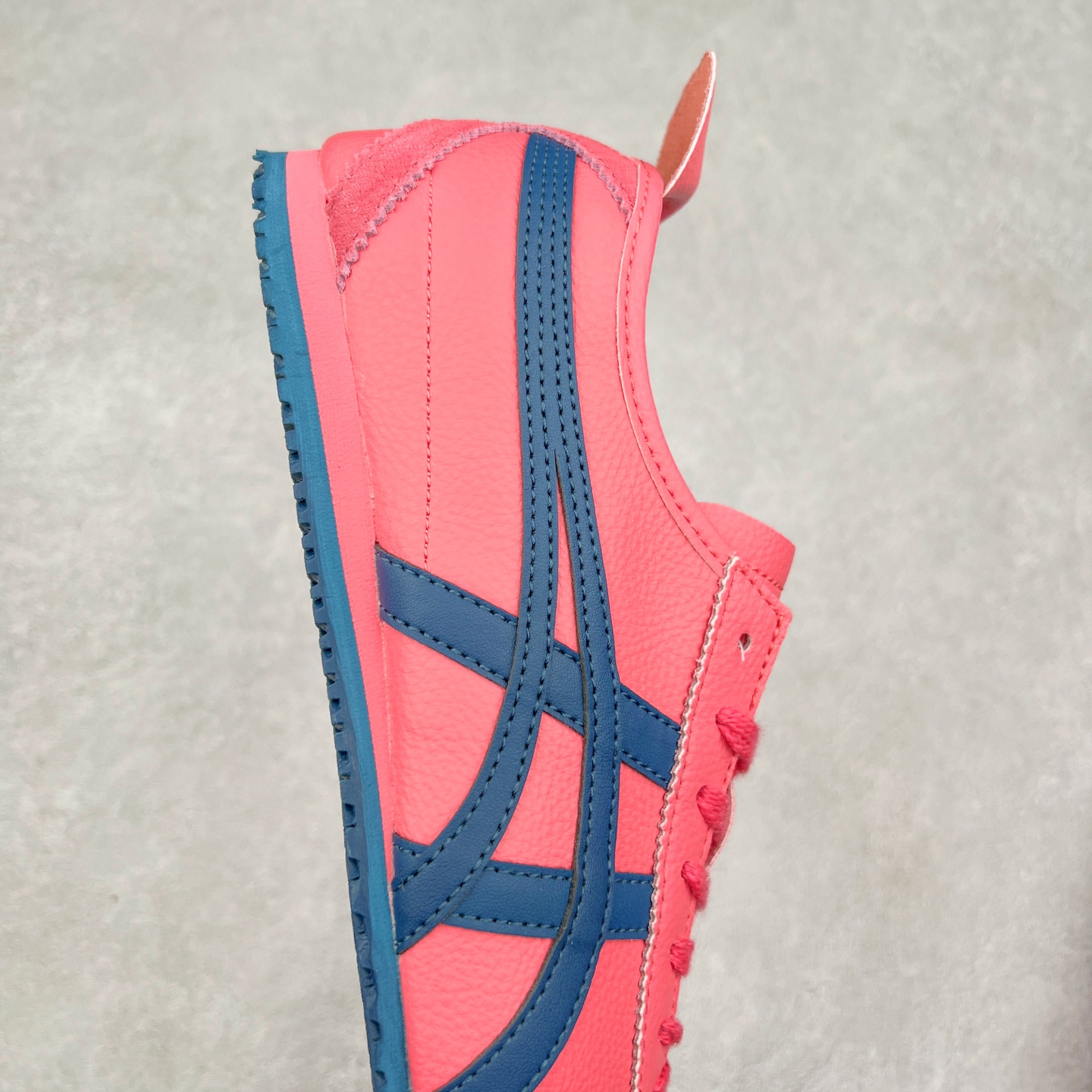 图片[6]-＃C版 Asics Onitsuka Tiger MEXICO 66 亚瑟士鬼冢虎复古经典板鞋 市场王者选手 海外订单工厂出品 长期生产补货永不断码 超成熟稳定的做工品控 原装全套纸板楦头开发 原汁原味 完美呈现版型 私模正确鞋底咬花纹路 一比一鞋头弧度高度鞋身弧度 绝不口嗨 细节品控鞋型随意秒杀市面 原档咬花纹路私模大底 一个单元有六个三角形 总体形拼接呈现花瓣状 官方四联吊牌 原装Ortholite轻量化鞋垫 原盒原配 质保卡 说明书 钢印防尘纸 纸板中底带钢印 乳胶组合鞋垫 支持全方位的对比专柜 产品从款式颜色造型上体现出追求舒适和细节的完美 鞋类更是推崇手工制作的严谨与完美 融舒适性与可穿性的设计风格 注重细节的完美和别致魅力 既保持稳重 又不失轻松的时尚感 尺码：36 37 37.5 38 39 39.5 40 40.5 41.5 42 42.5 43.5 44 45-选品中心