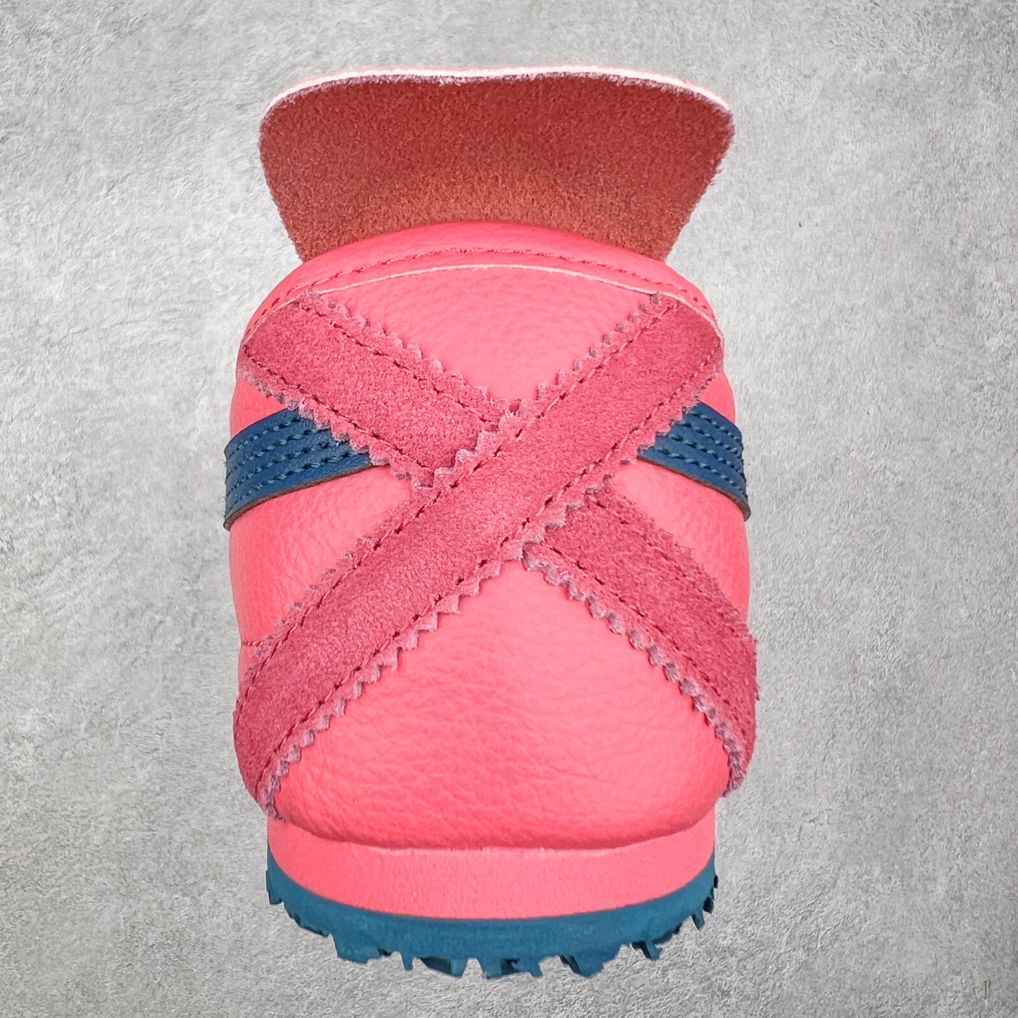 图片[8]-＃C版 Asics Onitsuka Tiger MEXICO 66 亚瑟士鬼冢虎复古经典板鞋 市场王者选手 海外订单工厂出品 长期生产补货永不断码 超成熟稳定的做工品控 原装全套纸板楦头开发 原汁原味 完美呈现版型 私模正确鞋底咬花纹路 一比一鞋头弧度高度鞋身弧度 绝不口嗨 细节品控鞋型随意秒杀市面 原档咬花纹路私模大底 一个单元有六个三角形 总体形拼接呈现花瓣状 官方四联吊牌 原装Ortholite轻量化鞋垫 原盒原配 质保卡 说明书 钢印防尘纸 纸板中底带钢印 乳胶组合鞋垫 支持全方位的对比专柜 产品从款式颜色造型上体现出追求舒适和细节的完美 鞋类更是推崇手工制作的严谨与完美 融舒适性与可穿性的设计风格 注重细节的完美和别致魅力 既保持稳重 又不失轻松的时尚感 尺码：36 37 37.5 38 39 39.5 40 40.5 41.5 42 42.5 43.5 44 45-选品中心