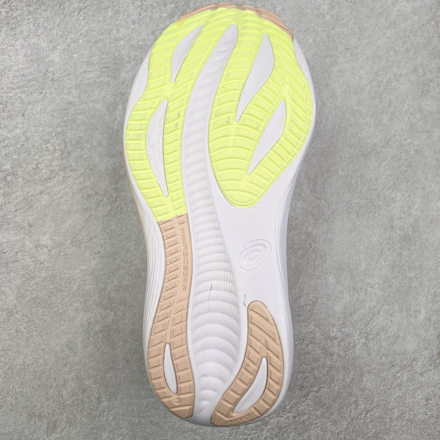 图片[9]-Asics GEL-Nimbus 27 亚瑟士缓震跑鞋 近年复古风潮的势头很旺 ASICS一直坚信保持身体的健康与活力是打造健康快乐的生活方式的最佳途径 ASICS为复古鞋型注入新设计 为玩家的街头穿搭提供了更多可能 GEL-NIMBUSTM9运动鞋最初是为中立和仰卧跑步者设计的长距离训练器 采用原始材料和关键细节重新设计 其Y2K时代的工业外观也被大胆的对比和色块所抵消 尺码：36 36.5 37.5 38 38.5 39 40 40.5 41.5 42 42.5 43.5 44 44.5 45-选品中心