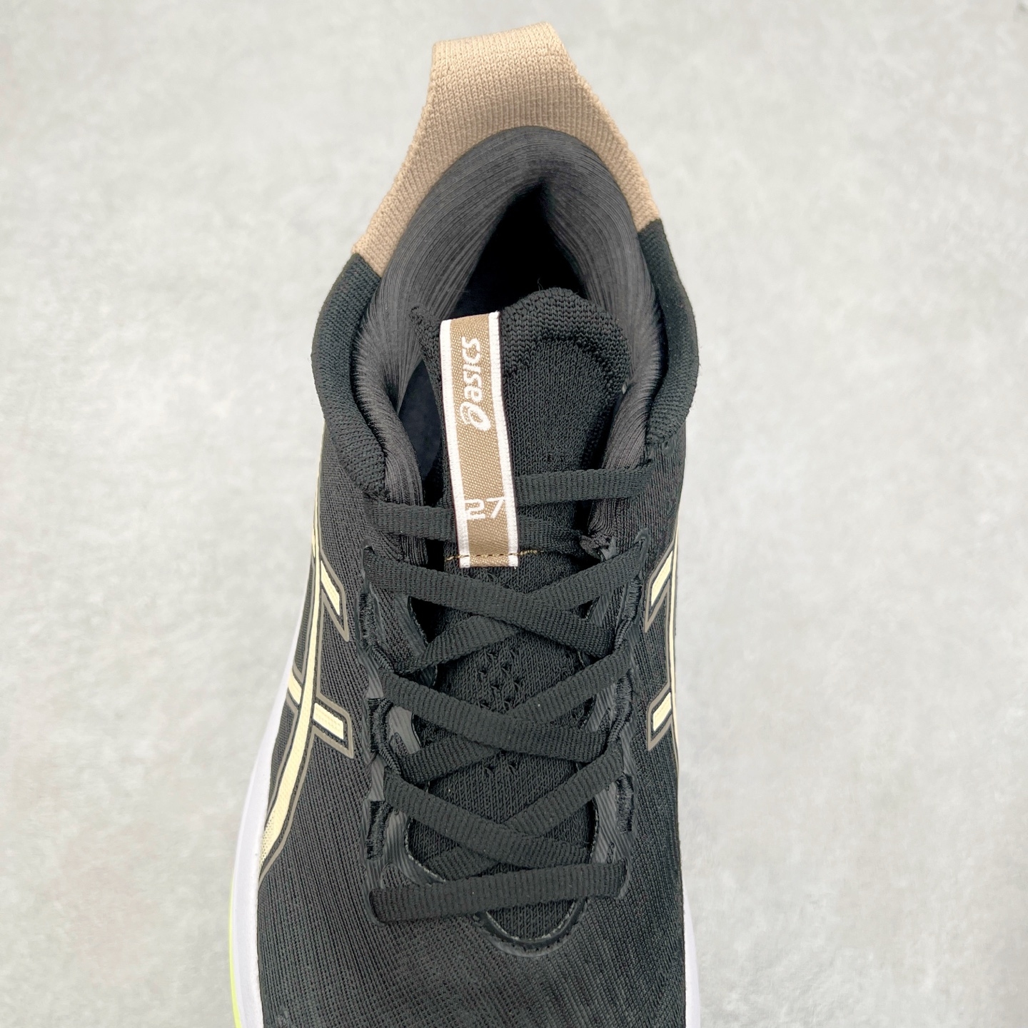 图片[5]-Asics GEL-Nimbus 27 亚瑟士缓震跑鞋 近年复古风潮的势头很旺 ASICS一直坚信保持身体的健康与活力是打造健康快乐的生活方式的最佳途径 ASICS为复古鞋型注入新设计 为玩家的街头穿搭提供了更多可能 GEL-NIMBUSTM9运动鞋最初是为中立和仰卧跑步者设计的长距离训练器 采用原始材料和关键细节重新设计 其Y2K时代的工业外观也被大胆的对比和色块所抵消 尺码：36 36.5 37.5 38 38.5 39 40 40.5 41.5 42 42.5 43.5 44 44.5 45-选品中心