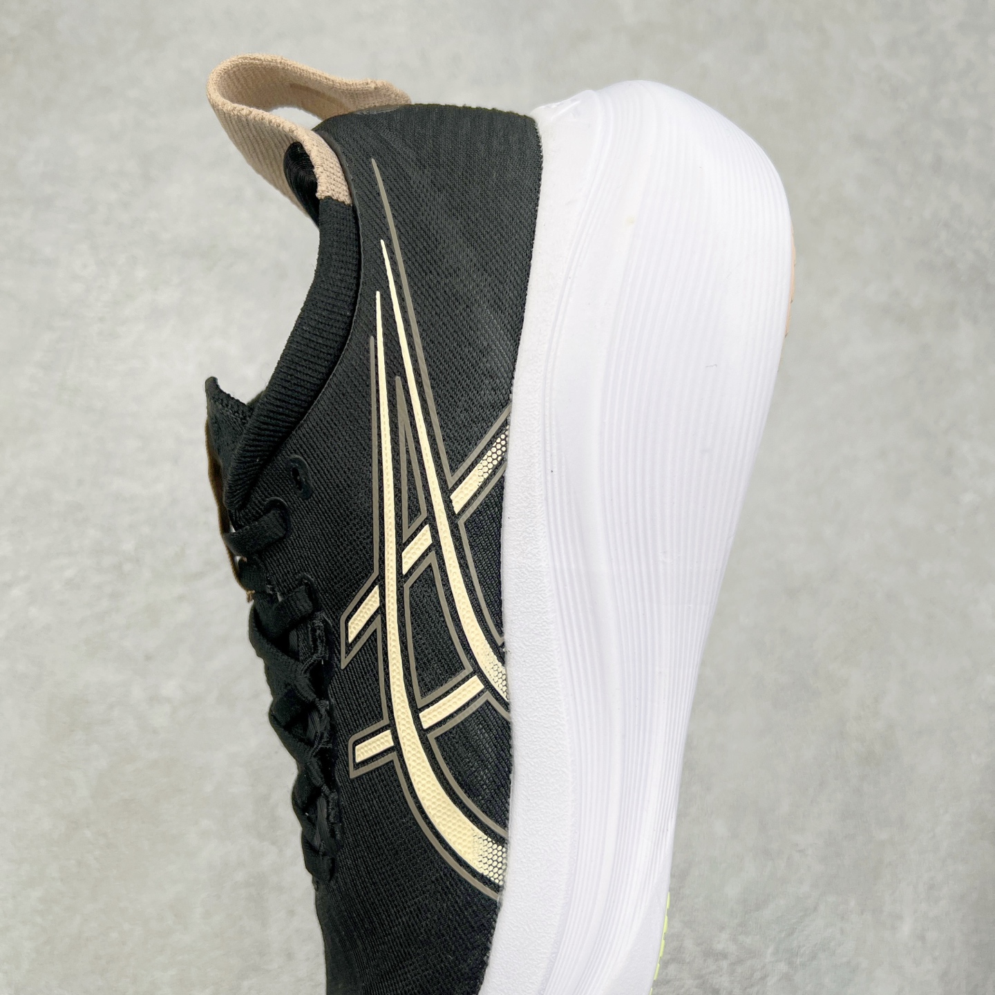 图片[7]-Asics GEL-Nimbus 27 亚瑟士缓震跑鞋 近年复古风潮的势头很旺 ASICS一直坚信保持身体的健康与活力是打造健康快乐的生活方式的最佳途径 ASICS为复古鞋型注入新设计 为玩家的街头穿搭提供了更多可能 GEL-NIMBUSTM9运动鞋最初是为中立和仰卧跑步者设计的长距离训练器 采用原始材料和关键细节重新设计 其Y2K时代的工业外观也被大胆的对比和色块所抵消 尺码：36 36.5 37.5 38 38.5 39 40 40.5 41.5 42 42.5 43.5 44 44.5 45-选品中心