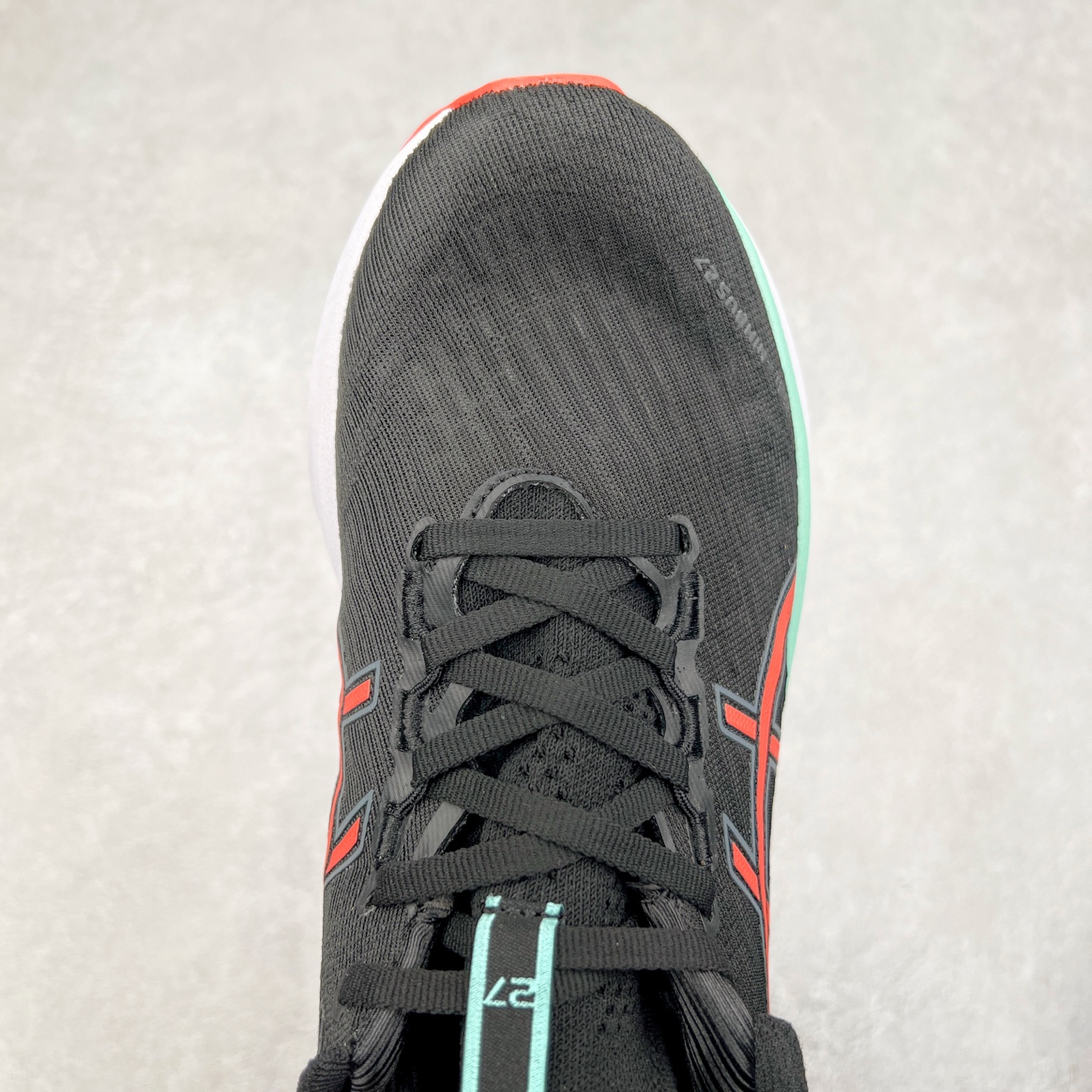 图片[4]-Asics GEL-Nimbus 27 亚瑟士缓震跑鞋 近年复古风潮的势头很旺 ASICS一直坚信保持身体的健康与活力是打造健康快乐的生活方式的最佳途径 ASICS为复古鞋型注入新设计 为玩家的街头穿搭提供了更多可能 GEL-NIMBUSTM9运动鞋最初是为中立和仰卧跑步者设计的长距离训练器 采用原始材料和关键细节重新设计 其Y2K时代的工业外观也被大胆的对比和色块所抵消 尺码：36 36.5 37.5 38 38.5 39 40 40.5 41.5 42 42.5 43.5 44 44.5 45-选品中心