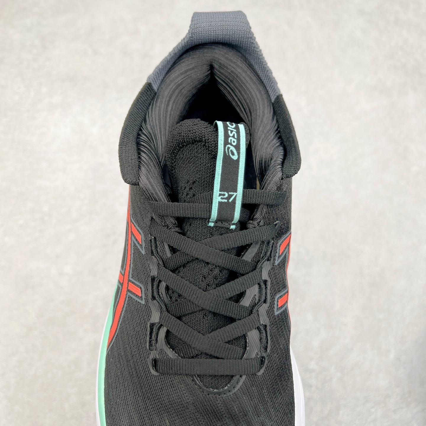 图片[5]-Asics GEL-Nimbus 27 亚瑟士缓震跑鞋 近年复古风潮的势头很旺 ASICS一直坚信保持身体的健康与活力是打造健康快乐的生活方式的最佳途径 ASICS为复古鞋型注入新设计 为玩家的街头穿搭提供了更多可能 GEL-NIMBUSTM9运动鞋最初是为中立和仰卧跑步者设计的长距离训练器 采用原始材料和关键细节重新设计 其Y2K时代的工业外观也被大胆的对比和色块所抵消 尺码：36 36.5 37.5 38 38.5 39 40 40.5 41.5 42 42.5 43.5 44 44.5 45-选品中心