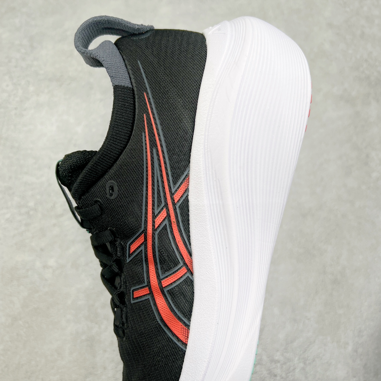 图片[7]-Asics GEL-Nimbus 27 亚瑟士缓震跑鞋 近年复古风潮的势头很旺 ASICS一直坚信保持身体的健康与活力是打造健康快乐的生活方式的最佳途径 ASICS为复古鞋型注入新设计 为玩家的街头穿搭提供了更多可能 GEL-NIMBUSTM9运动鞋最初是为中立和仰卧跑步者设计的长距离训练器 采用原始材料和关键细节重新设计 其Y2K时代的工业外观也被大胆的对比和色块所抵消 尺码：36 36.5 37.5 38 38.5 39 40 40.5 41.5 42 42.5 43.5 44 44.5 45-选品中心