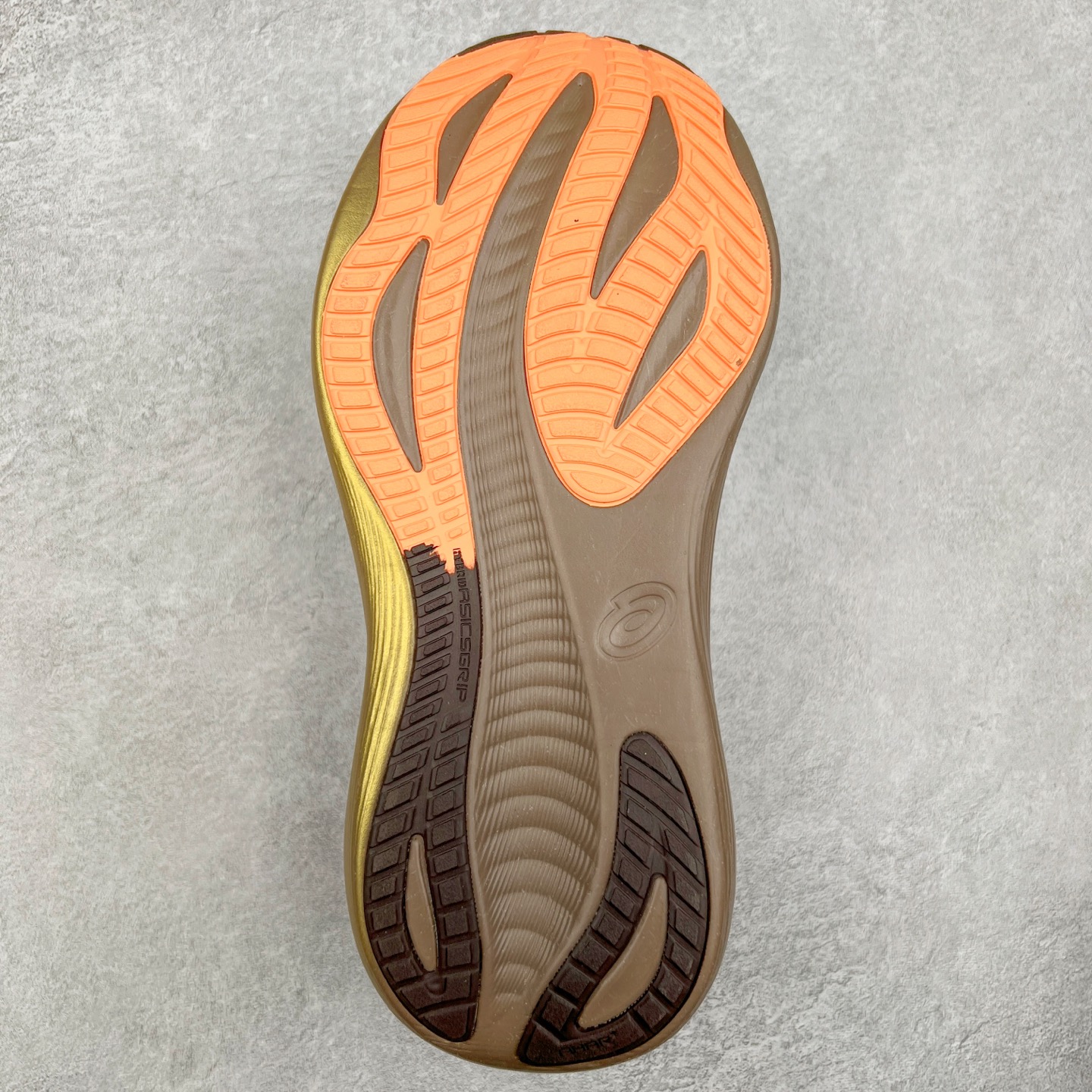 图片[9]-Asics GEL-Nimbus 27 亚瑟士缓震跑鞋 近年复古风潮的势头很旺 ASICS一直坚信保持身体的健康与活力是打造健康快乐的生活方式的最佳途径 ASICS为复古鞋型注入新设计 为玩家的街头穿搭提供了更多可能 GEL-NIMBUSTM9运动鞋最初是为中立和仰卧跑步者设计的长距离训练器 采用原始材料和关键细节重新设计 其Y2K时代的工业外观也被大胆的对比和色块所抵消 尺码：36 36.5 37.5 38 38.5 39 40 40.5 41.5 42 42.5 43.5 44 44.5 45-选品中心