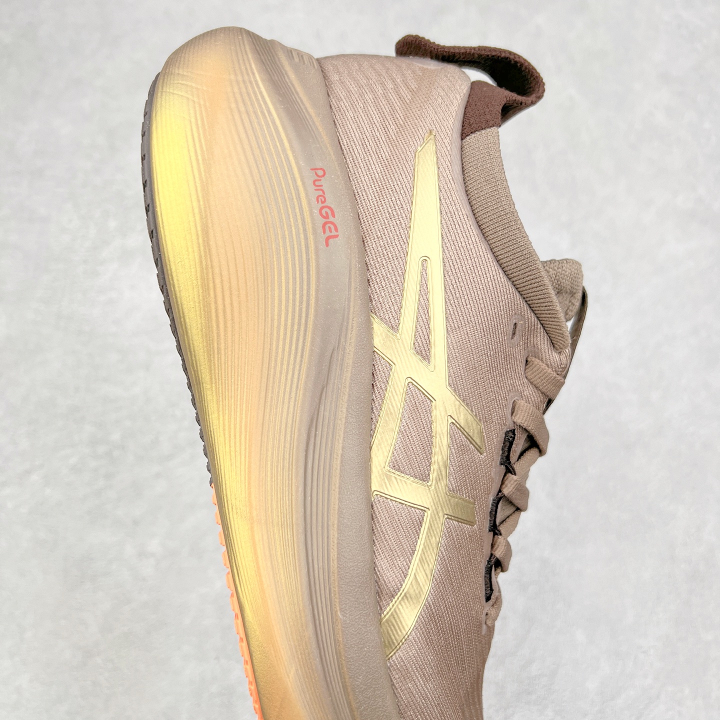 图片[6]-Asics GEL-Nimbus 27 亚瑟士缓震跑鞋 近年复古风潮的势头很旺 ASICS一直坚信保持身体的健康与活力是打造健康快乐的生活方式的最佳途径 ASICS为复古鞋型注入新设计 为玩家的街头穿搭提供了更多可能 GEL-NIMBUSTM9运动鞋最初是为中立和仰卧跑步者设计的长距离训练器 采用原始材料和关键细节重新设计 其Y2K时代的工业外观也被大胆的对比和色块所抵消 尺码：36 36.5 37.5 38 38.5 39 40 40.5 41.5 42 42.5 43.5 44 44.5 45-选品中心