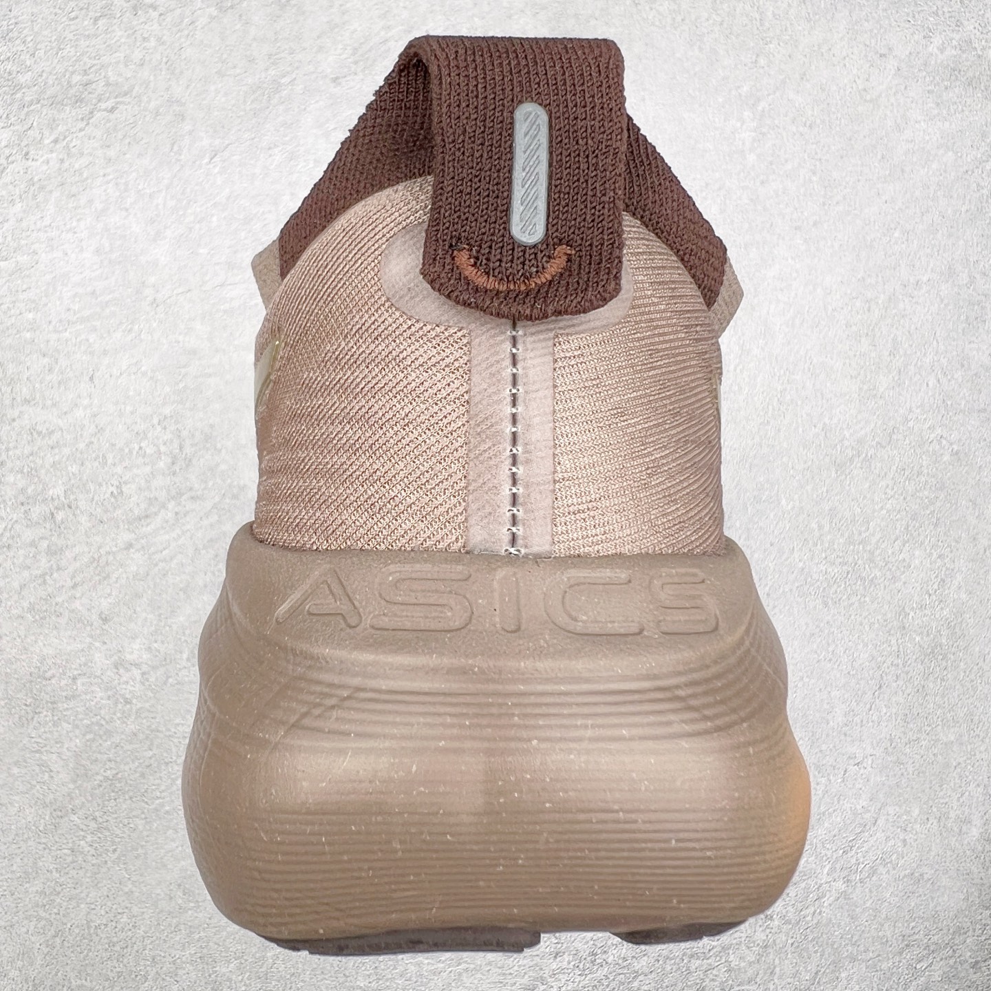 图片[8]-Asics GEL-Nimbus 27 亚瑟士缓震跑鞋 近年复古风潮的势头很旺 ASICS一直坚信保持身体的健康与活力是打造健康快乐的生活方式的最佳途径 ASICS为复古鞋型注入新设计 为玩家的街头穿搭提供了更多可能 GEL-NIMBUSTM9运动鞋最初是为中立和仰卧跑步者设计的长距离训练器 采用原始材料和关键细节重新设计 其Y2K时代的工业外观也被大胆的对比和色块所抵消 尺码：36 36.5 37.5 38 38.5 39 40 40.5 41.5 42 42.5 43.5 44 44.5 45-选品中心