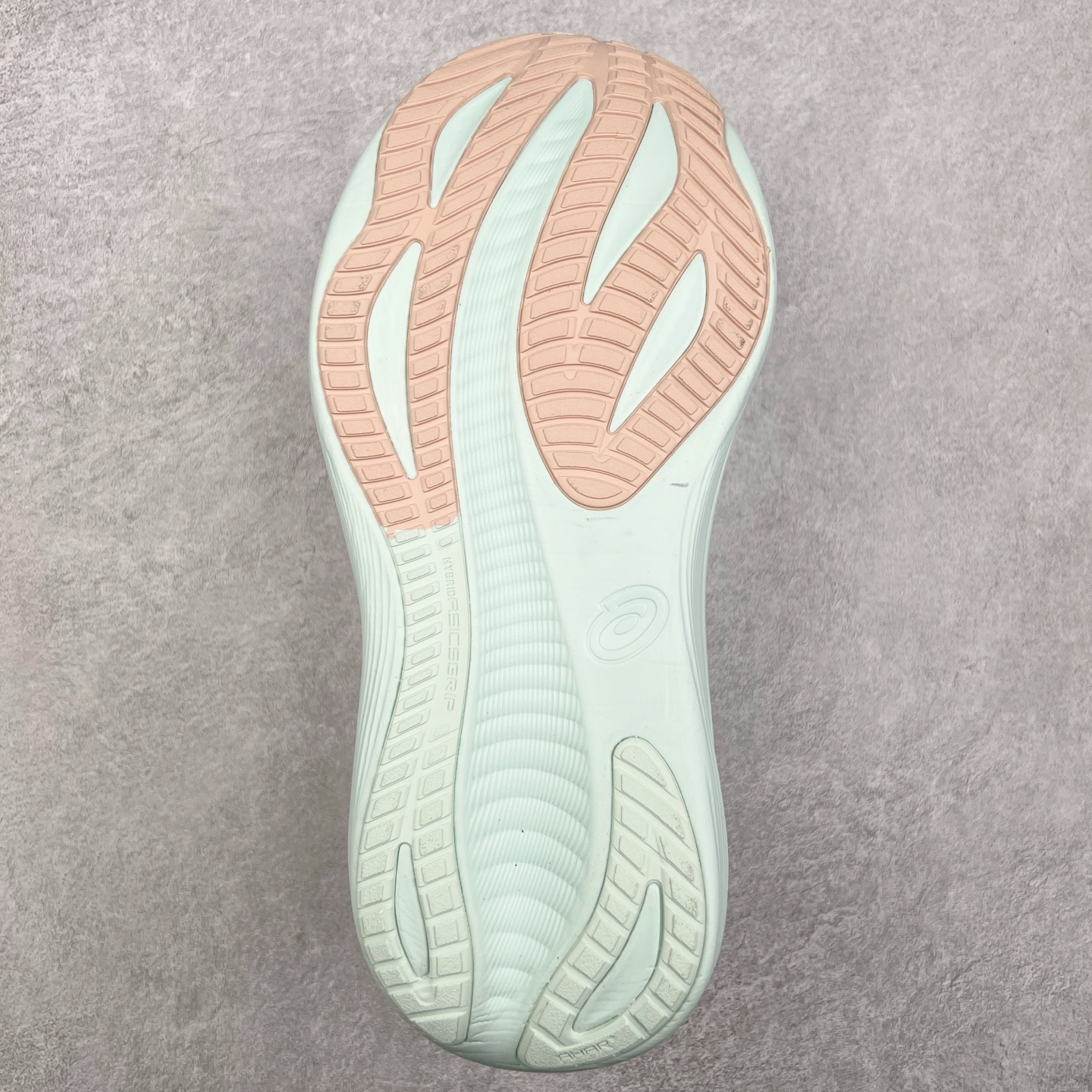 图片[9]-Asics GEL-Nimbus 27 亚瑟士缓震跑鞋 近年复古风潮的势头很旺 ASICS一直坚信保持身体的健康与活力是打造健康快乐的生活方式的最佳途径 ASICS为复古鞋型注入新设计 为玩家的街头穿搭提供了更多可能 GEL-NIMBUSTM9运动鞋最初是为中立和仰卧跑步者设计的长距离训练器 采用原始材料和关键细节重新设计 其Y2K时代的工业外观也被大胆的对比和色块所抵消 尺码：36 36.5 37.5 38 38.5 39 40 40.5 41.5 42 42.5 43.5 44 44.5 45-选品中心