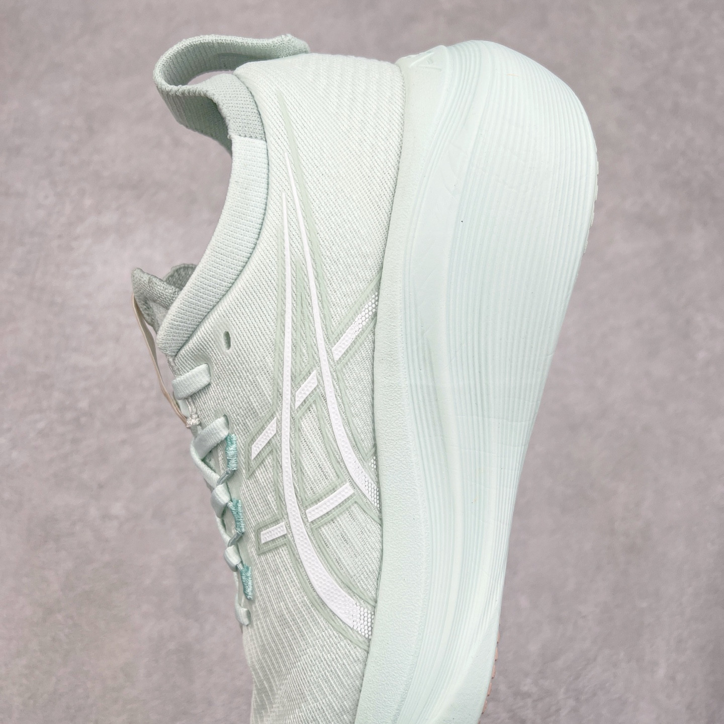 图片[7]-Asics GEL-Nimbus 27 亚瑟士缓震跑鞋 近年复古风潮的势头很旺 ASICS一直坚信保持身体的健康与活力是打造健康快乐的生活方式的最佳途径 ASICS为复古鞋型注入新设计 为玩家的街头穿搭提供了更多可能 GEL-NIMBUSTM9运动鞋最初是为中立和仰卧跑步者设计的长距离训练器 采用原始材料和关键细节重新设计 其Y2K时代的工业外观也被大胆的对比和色块所抵消 尺码：36 36.5 37.5 38 38.5 39 40 40.5 41.5 42 42.5 43.5 44 44.5 45-选品中心