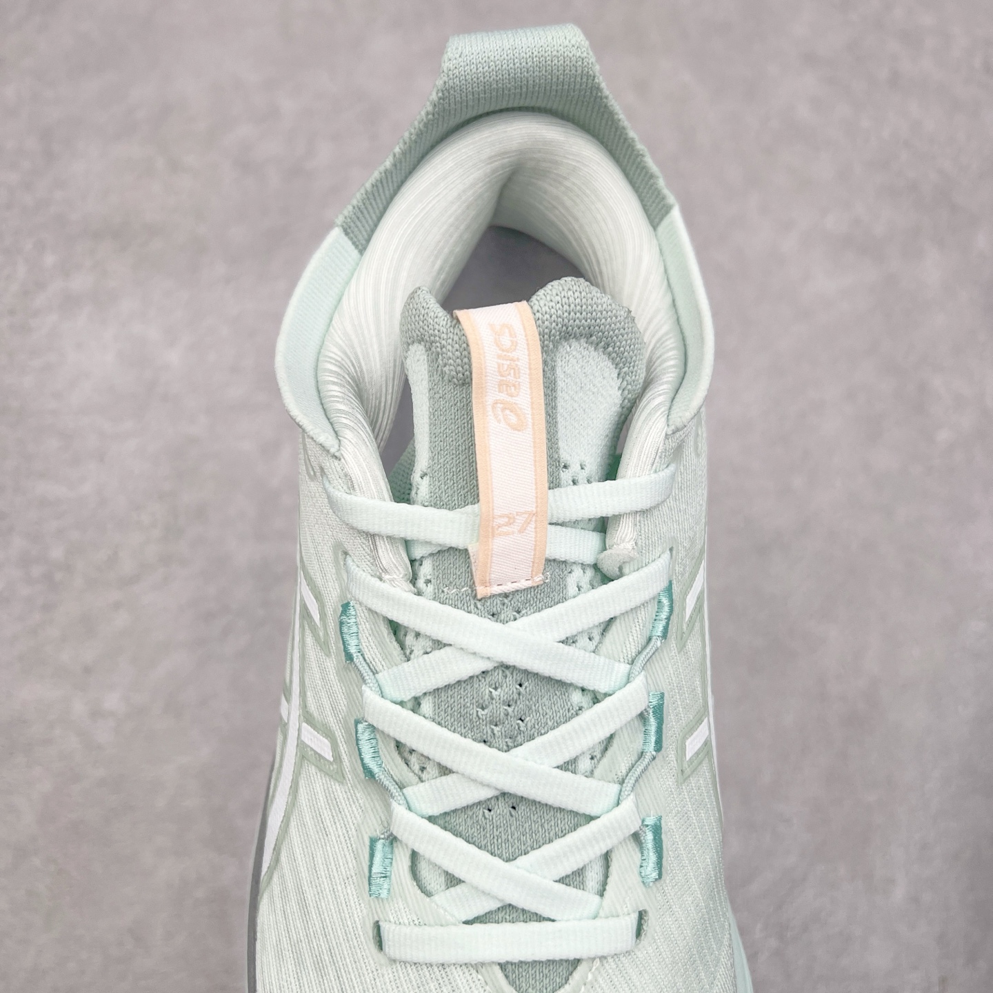 图片[5]-Asics GEL-Nimbus 27 亚瑟士缓震跑鞋 近年复古风潮的势头很旺 ASICS一直坚信保持身体的健康与活力是打造健康快乐的生活方式的最佳途径 ASICS为复古鞋型注入新设计 为玩家的街头穿搭提供了更多可能 GEL-NIMBUSTM9运动鞋最初是为中立和仰卧跑步者设计的长距离训练器 采用原始材料和关键细节重新设计 其Y2K时代的工业外观也被大胆的对比和色块所抵消 尺码：36 36.5 37.5 38 38.5 39 40 40.5 41.5 42 42.5 43.5 44 44.5 45-选品中心