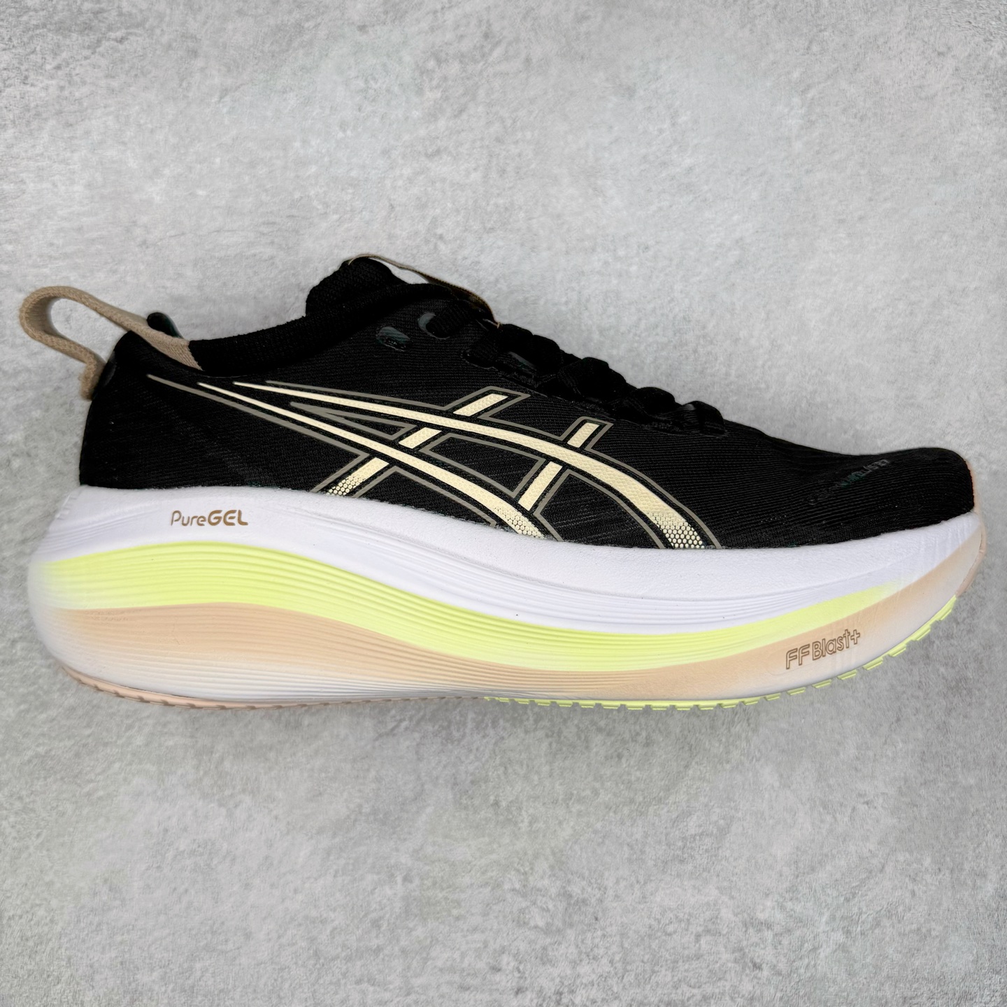 Asics GEL-Nimbus 27 亚瑟士缓震跑鞋 近年复古风潮的势头很旺 ASICS一直坚信保持身体的健康与活力是打造健康快乐的生活方式的最佳途径 ASICS为复古鞋型注入新设计 为玩家的街头穿搭提供了更多可能 GEL-NIMBUSTM9运动鞋最初是为中立和仰卧跑步者设计的长距离训练器 采用原始材料和关键细节重新设计 其Y2K时代的工业外观也被大胆的对比和色块所抵消 尺码：36 36.5 37.5 38 38.5 39 40 40.5 41.5 42 42.5 43.5 44 44.5 45-选品中心