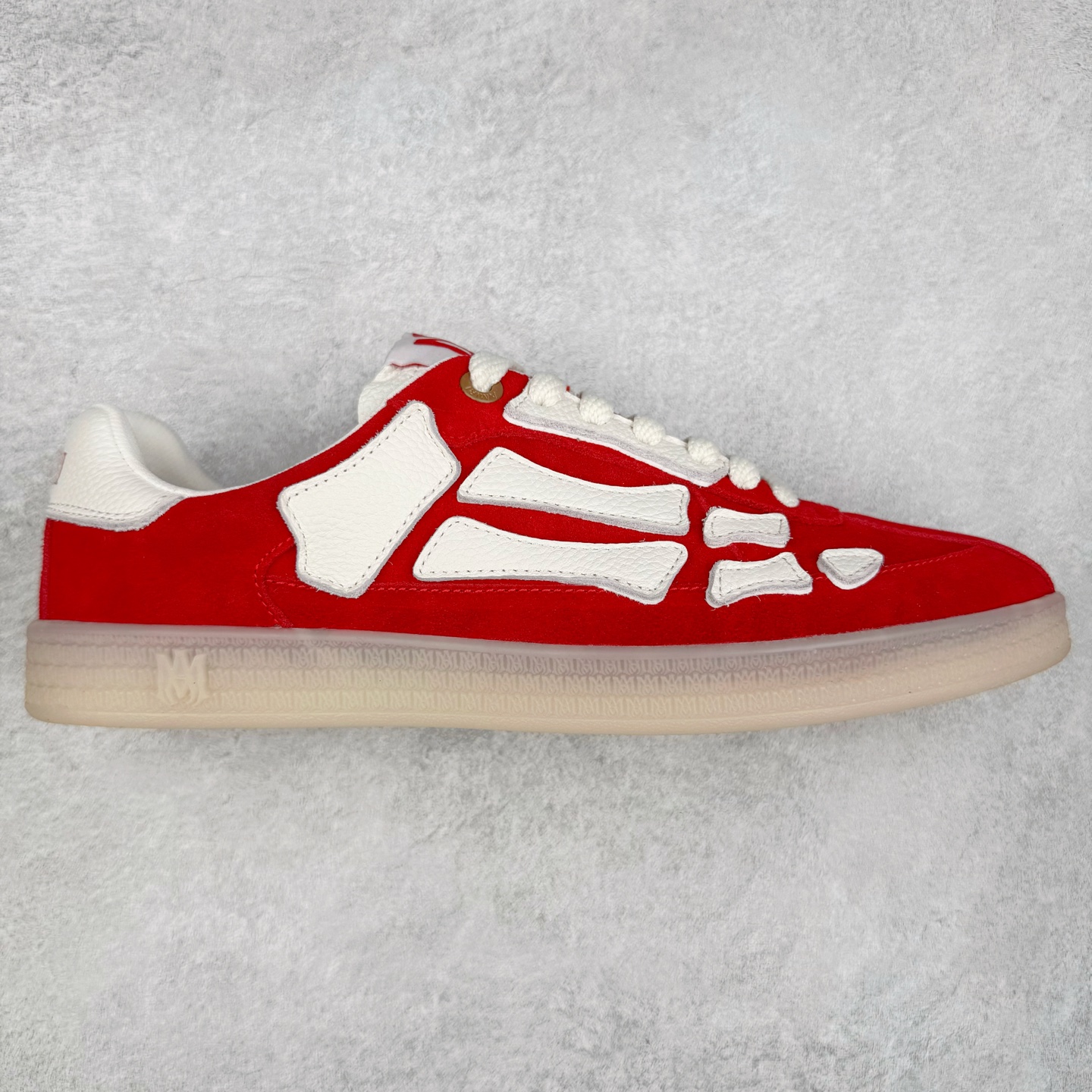 #莞产 Amiri 埃米尔 Skeleton Low-Skel top Sneakers 骨骼系列情侣鞋 当潮顶流产品 众星上脚 低帮运动休闲板鞋 正确骨头形状 鞋舌外翻细节 头层牛皮双层加厚鞋面 鞋帮侧面骨头采用两张牛皮贴合处理 立体感更好 皮料切口均油边处理 定制金属LOGO铭牌及吊牌 并配有官方购物袋尽显高端大气 尺码 35 36 37 38 39 40 41 42 43 44 45-选品中心