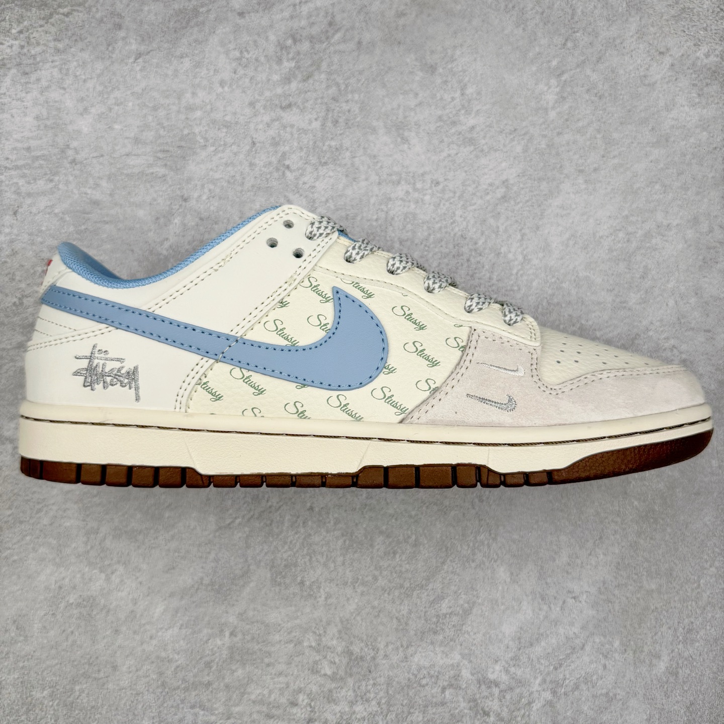 NK Dunk Low 定制配色 FC1688-216 大厂出品 极力推荐 原装头层材料 独家版型蒸餾加工帶來的是更好的视觉和脚感体验大厂纯原品质出货 清洁度 电绣工艺 皮料切割干净无任何毛边 细节完美 实拍调校N版已经零色差零失真 百分百还原实物色彩所见即所得 不存在货不对板色差等低级问题 选购参考实物拍摄 不混卖不参货 只用心做好货严格选品 承诺混一赔十 尺码：36 36.5 37.5 38 38.5 39 40 40.5 41 42 42.5 43 44 44.5 45-选品中心