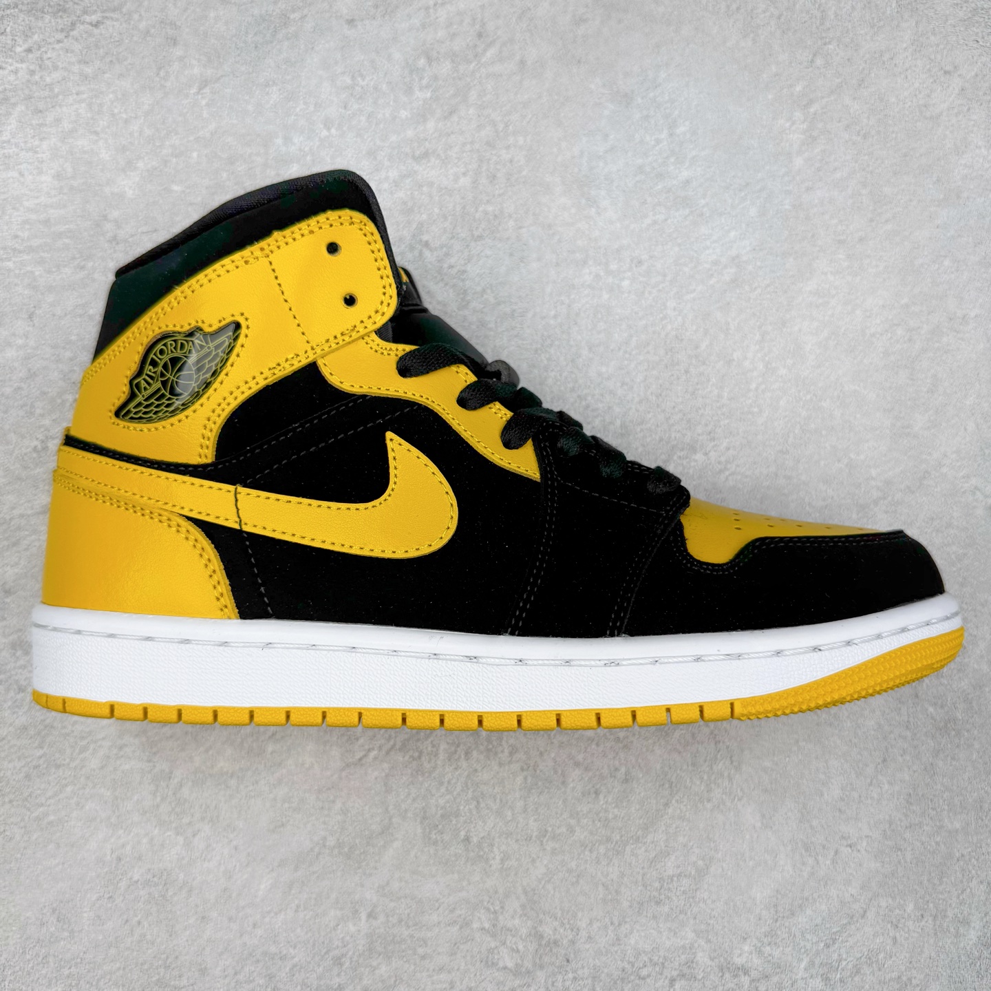 ＃K版 Air Jordan AJ1 Mid 中帮 黑黄 HJ6654-071 原厂内置全掌气垫 A模大底 头层小牛皮 鞋舌AJ原厂专用牛津布+AJ专用反口珍珠布+原厂无杂质高弹内里海棉 特殊封边弹力鞋带 全网唯一头层牛皮 原鞋开模 拒绝公底 购置公司同步原材料 原汁原味 忠于原版‼️尺码：36 36.5 37.5 38 38.5 39 40 40.5 41 42 42.5 43 44 44.5 45 46 47.5-选品中心
