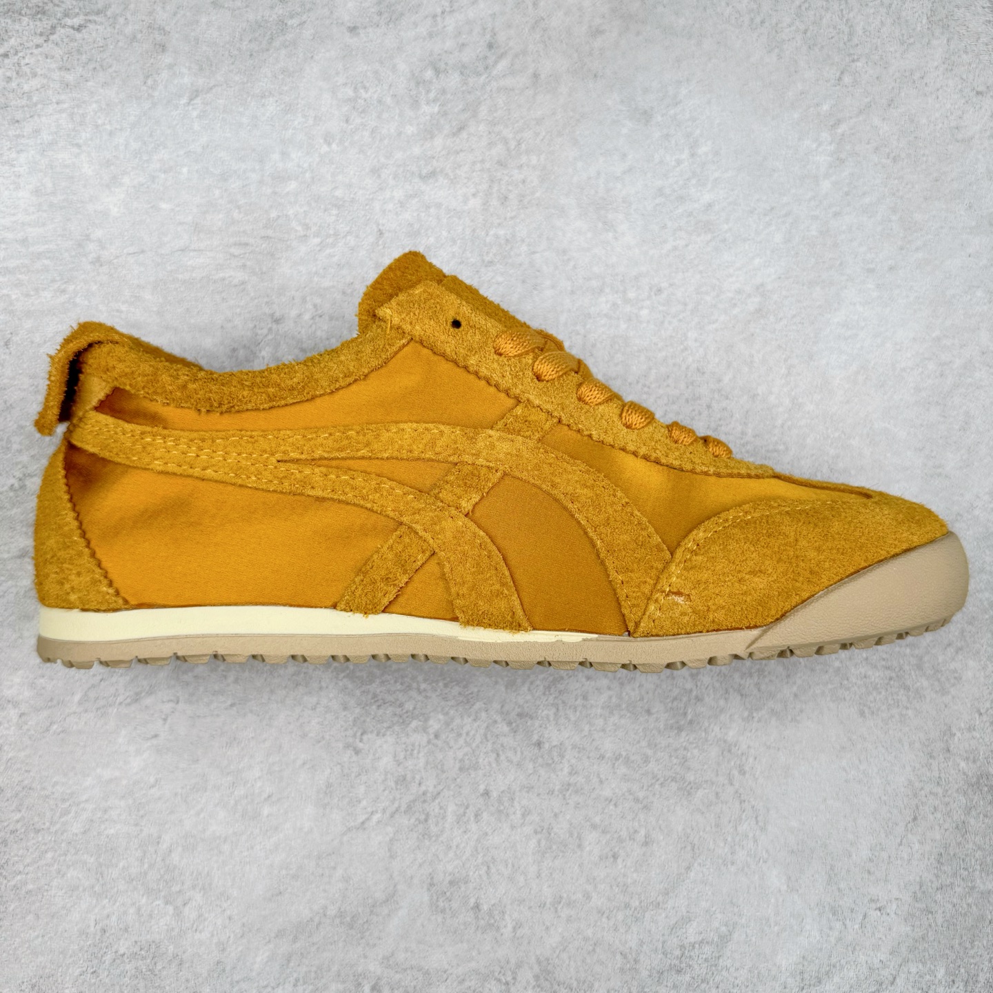 GG-CC阿甘德训鞋2.0系列复古风芭蕾舞鞋GGCC薄底百搭休闲运动鞋系列 广东大厂品质 25ss春季新款 全手工拉帮工艺成型 反绒牛皮革拼接头层皮饰片鞋面材质 鞋身原装高密度防刮尼龙面料,极好柔软效果 双春日踏青舒适度和少女感 德训鞋界的白月光🌙 长时间走路和站立都不累脚 不管怎么搭配都好看 尺码:35 36 37 38 39 40-选品中心