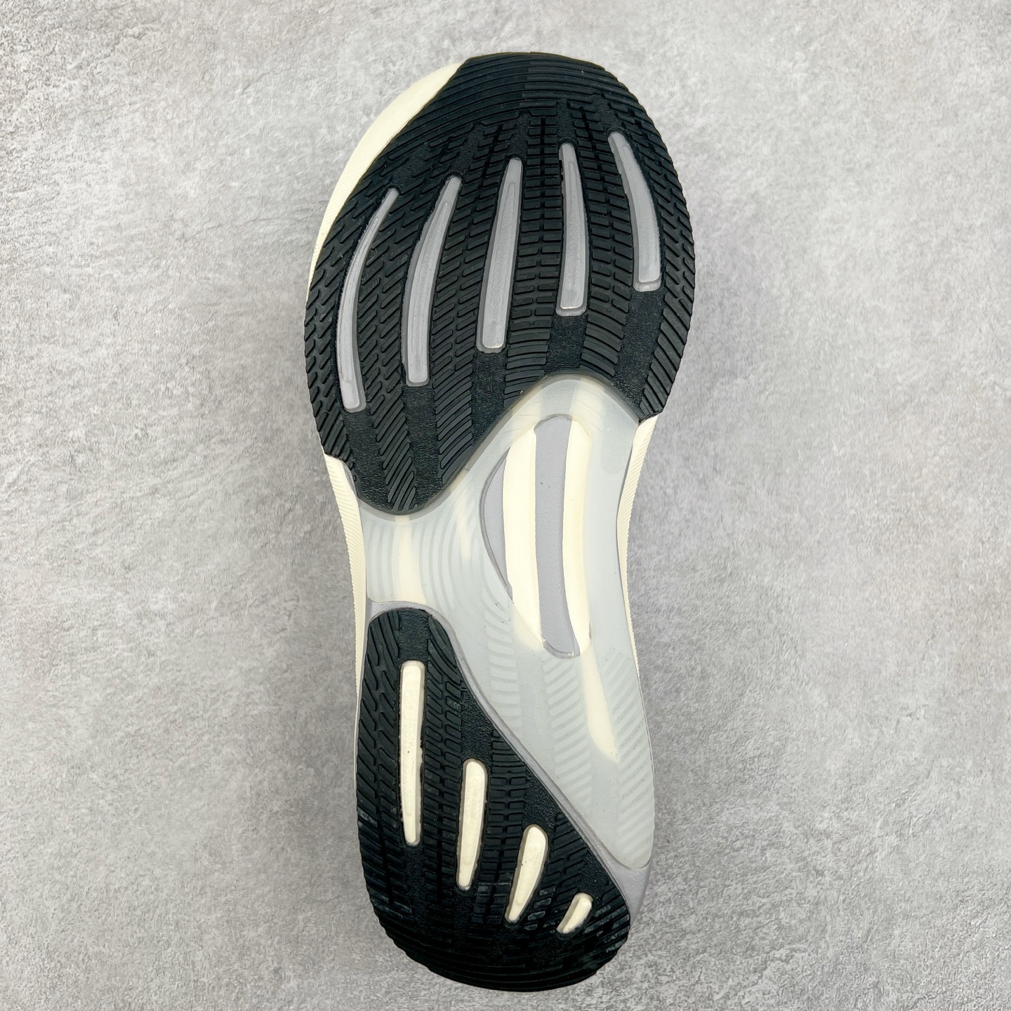 图片[9]-AD Supernova Rise 阿迪全新休闲轻跑鞋 款鞋采用了Dreamstrike+ 中底 将缓冲材质与柔软的织物相结合 以最大限度地减少刺激性摩擦和慢跑后水泡的可能性 在美学方面 Supernova Rise 从自然和生物中汲取灵感 如深色底色和半绿色细节 尺码：36 36.5 37.5 38 38.5 39 40 40.5 41 42 42.5 43 44 44.5 45-选品中心