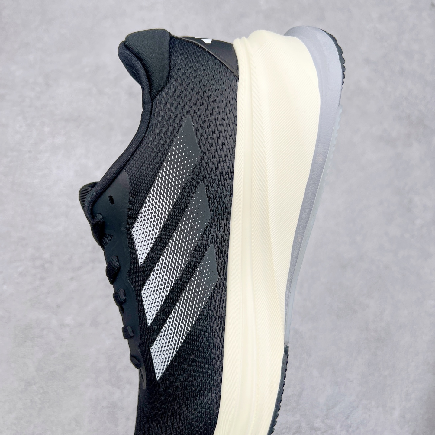 图片[7]-AD Supernova Rise 阿迪全新休闲轻跑鞋 款鞋采用了Dreamstrike+ 中底 将缓冲材质与柔软的织物相结合 以最大限度地减少刺激性摩擦和慢跑后水泡的可能性 在美学方面 Supernova Rise 从自然和生物中汲取灵感 如深色底色和半绿色细节 尺码：36 36.5 37.5 38 38.5 39 40 40.5 41 42 42.5 43 44 44.5 45-选品中心