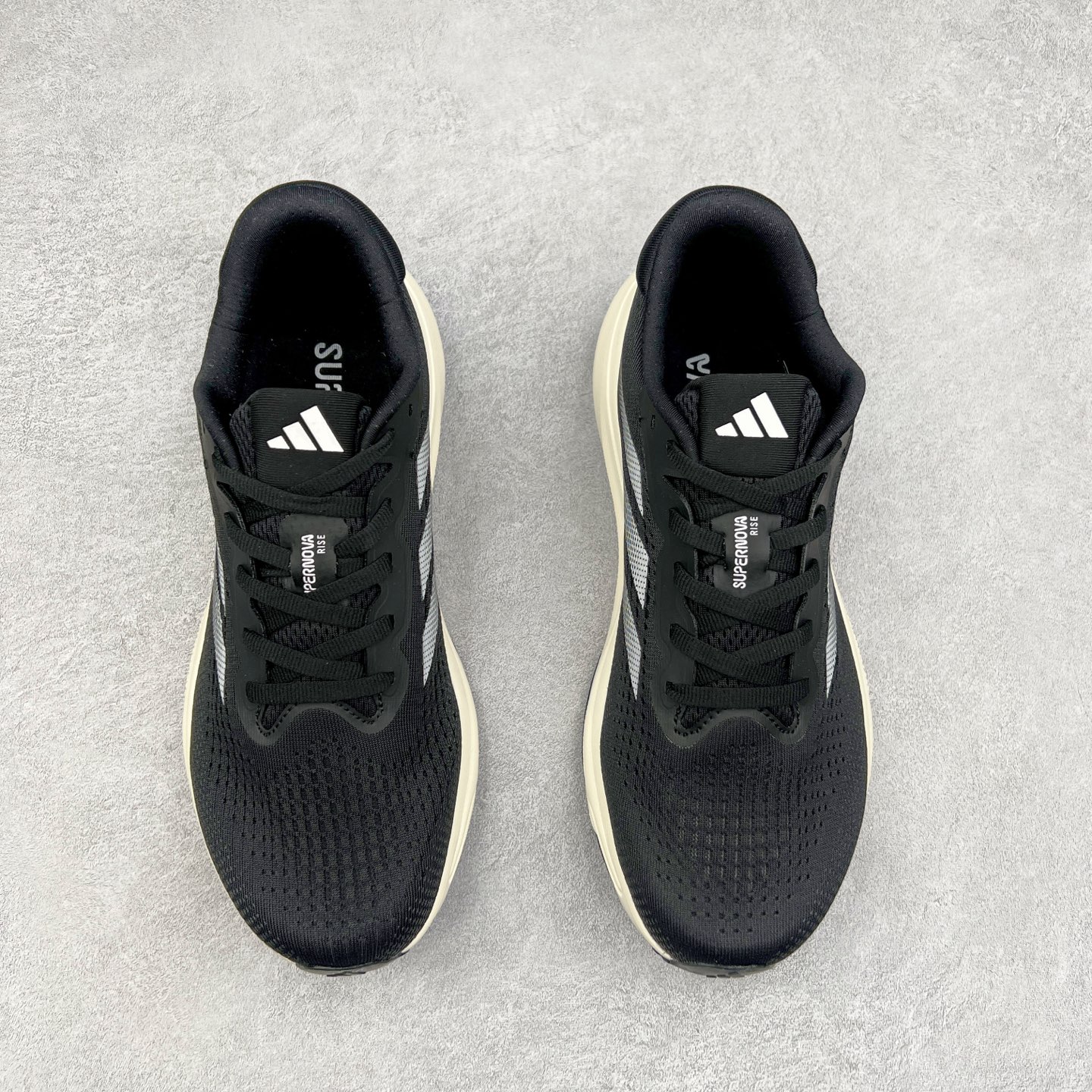 图片[2]-AD Supernova Rise 阿迪全新休闲轻跑鞋 款鞋采用了Dreamstrike+ 中底 将缓冲材质与柔软的织物相结合 以最大限度地减少刺激性摩擦和慢跑后水泡的可能性 在美学方面 Supernova Rise 从自然和生物中汲取灵感 如深色底色和半绿色细节 尺码：36 36.5 37.5 38 38.5 39 40 40.5 41 42 42.5 43 44 44.5 45-选品中心