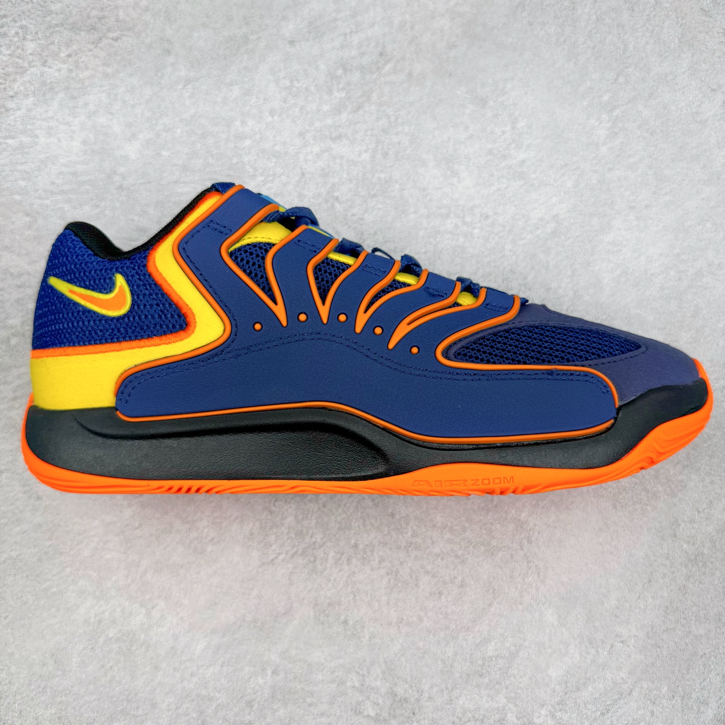 图片[6]-NK KD18 EP 杜兰特十八代签名实战篮球鞋 KD 18 的设计是致敬1997年诞生的 Air Terra Humara 鞋面标志性的设计。整体的设计语言和上一代基本类似，毕竟耐克在面对老将战靴的迭代更新方面，似乎也不会太大刀阔斧去变。鞋面的帆布材料包裹鞋跟和鞋领，增强了球鞋的耐用性和质感，此外，球鞋的中足覆盖层由纹理 TPU 和橡胶混合而成。科技配置方面，KD 18包括了前掌 Zoom Air 气垫，Cushlon 泡沫提供轻便舒适感。尺码：40 40.5 41 42 42.5 43 44 44.5 45 46-选品中心