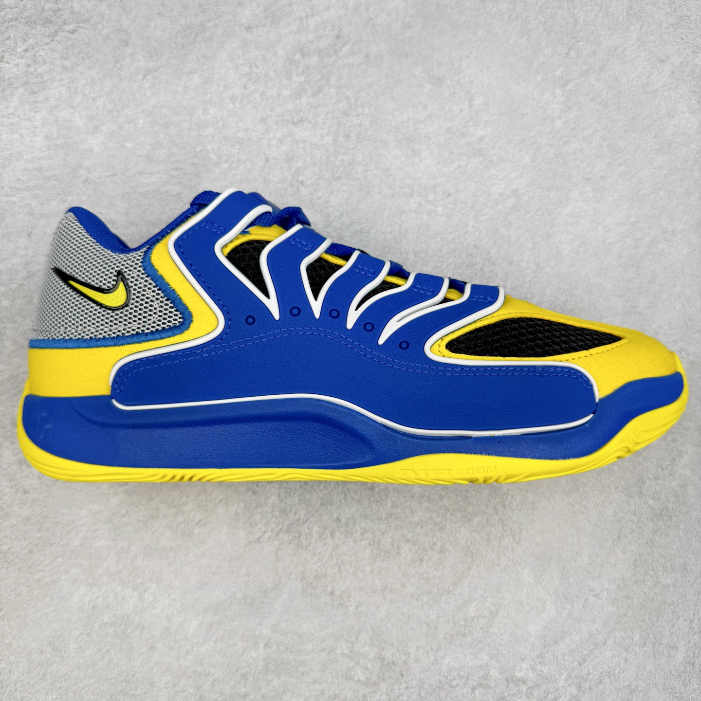 图片[5]-NK KD18 EP 杜兰特十八代签名实战篮球鞋 KD 18 的设计是致敬1997年诞生的 Air Terra Humara 鞋面标志性的设计。整体的设计语言和上一代基本类似，毕竟耐克在面对老将战靴的迭代更新方面，似乎也不会太大刀阔斧去变。鞋面的帆布材料包裹鞋跟和鞋领，增强了球鞋的耐用性和质感，此外，球鞋的中足覆盖层由纹理 TPU 和橡胶混合而成。科技配置方面，KD 18包括了前掌 Zoom Air 气垫，Cushlon 泡沫提供轻便舒适感。尺码：40 40.5 41 42 42.5 43 44 44.5 45 46-选品中心