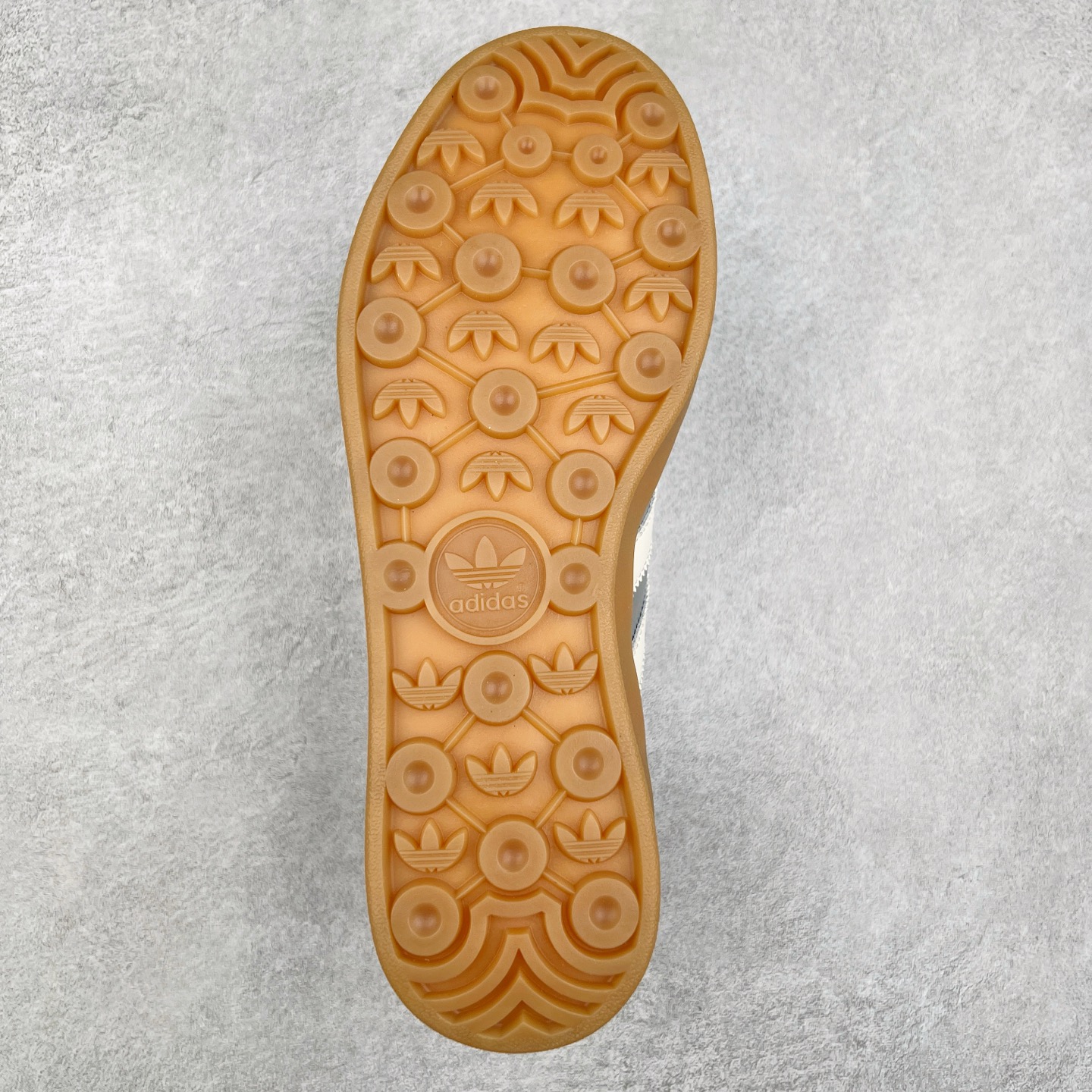 图片[9]-AD Gazelle Indoor Trainers 羚羊内训系列低帮复古百搭休闲运动德训风板鞋 JR1206 90年代经典的复刻版！自60年代以足球训练鞋面世以来,Gazelle就以其经典设计席卷全球。1991年版本的复刻,再造经典Gazelle。采用皮革打造,搭配浊色细节,让这款经典更加简约。尺码：36 36⅔ 37⅓ 38 38⅔ 39⅓ 40 40⅔ 41⅓ 42 42⅔ 43⅓ 44⅓ 44⅔ 45-选品中心