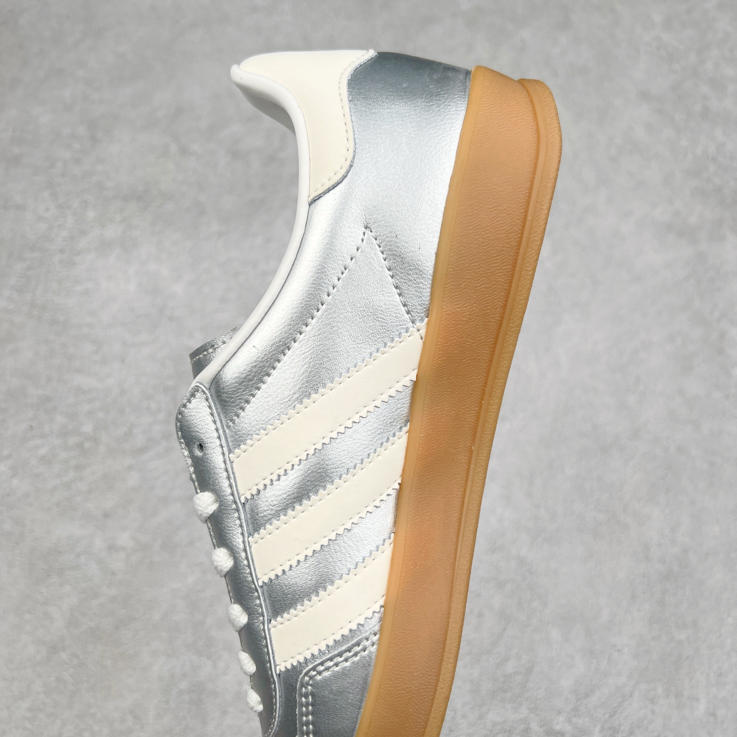 图片[7]-AD Gazelle Indoor Trainers 羚羊内训系列低帮复古百搭休闲运动德训风板鞋 JR1206 90年代经典的复刻版！自60年代以足球训练鞋面世以来,Gazelle就以其经典设计席卷全球。1991年版本的复刻,再造经典Gazelle。采用皮革打造,搭配浊色细节,让这款经典更加简约。尺码：36 36⅔ 37⅓ 38 38⅔ 39⅓ 40 40⅔ 41⅓ 42 42⅔ 43⅓ 44⅓ 44⅔ 45-选品中心