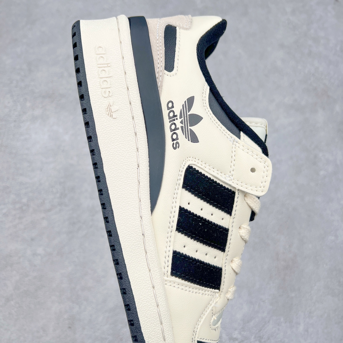 图片[6]-AD Forum 84 Low OG 低帮百搭潮流休闲运动板鞋 IG3901 以复古篮球鞋的外形为基础 采用皮革拼接 简约百搭 更加贴合舒适 中底内侧网格造型起到点睛之笔 外底橡胶 更显复古 尺码：36 36.5 37.5 38 38.5 39 40 40.5 41 42 42.5 43 44 44.5 45-选品中心