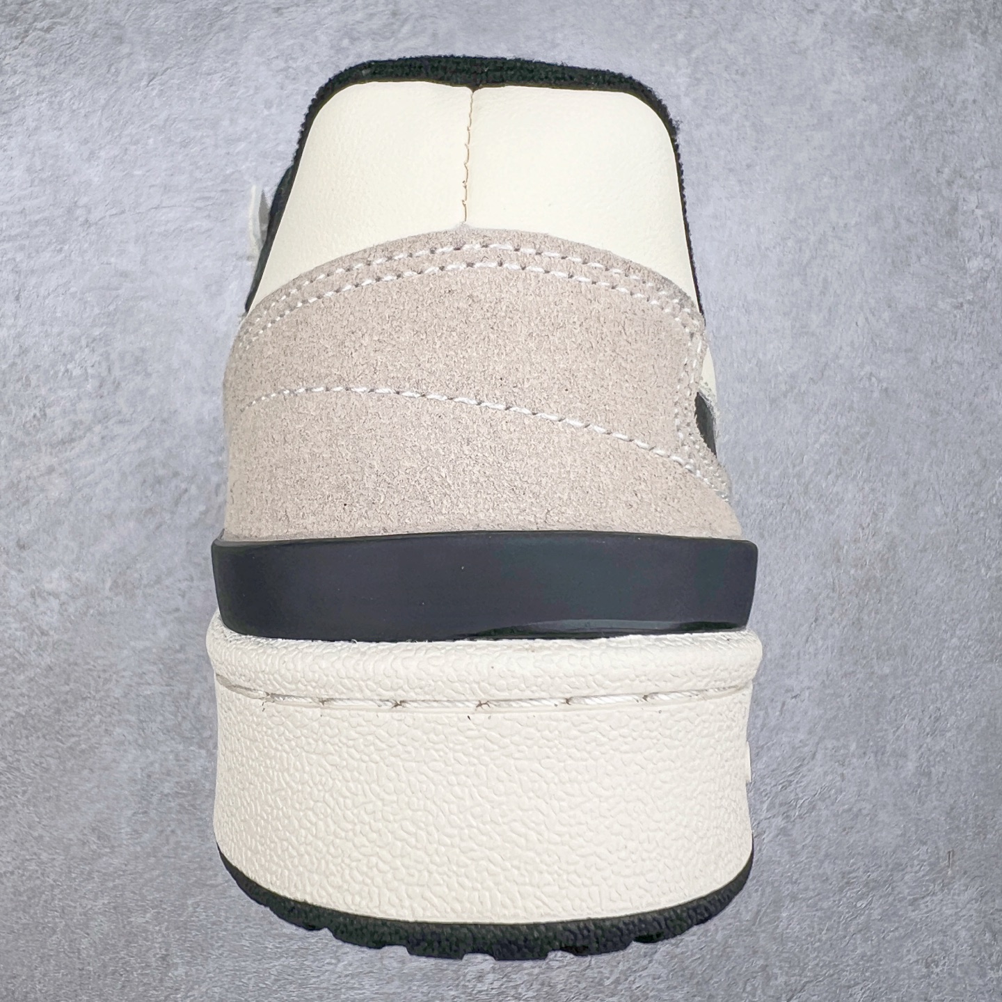 图片[8]-AD Forum 84 Low OG 低帮百搭潮流休闲运动板鞋 IG3901 以复古篮球鞋的外形为基础 采用皮革拼接 简约百搭 更加贴合舒适 中底内侧网格造型起到点睛之笔 外底橡胶 更显复古 尺码：36 36.5 37.5 38 38.5 39 40 40.5 41 42 42.5 43 44 44.5 45-选品中心