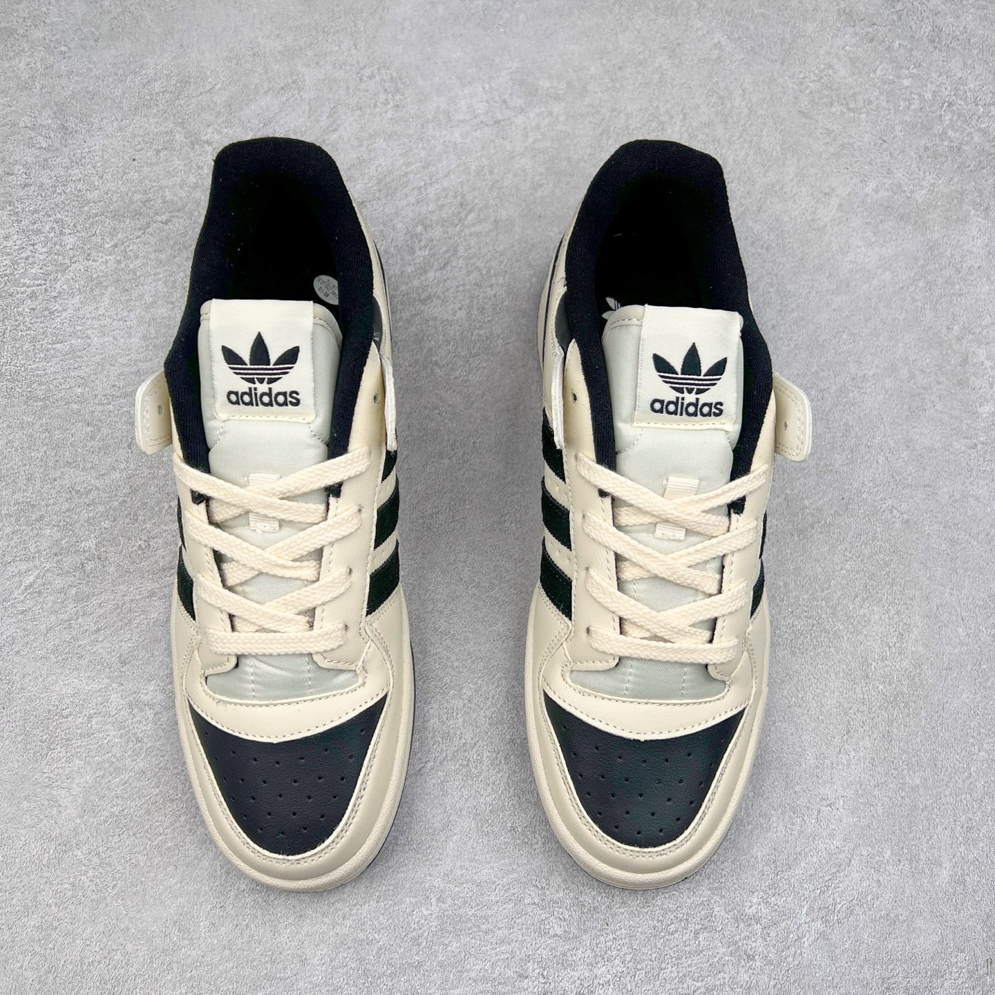 图片[2]-AD Forum 84 Low OG 低帮百搭潮流休闲运动板鞋 IG3901 以复古篮球鞋的外形为基础 采用皮革拼接 简约百搭 更加贴合舒适 中底内侧网格造型起到点睛之笔 外底橡胶 更显复古 尺码：36 36.5 37.5 38 38.5 39 40 40.5 41 42 42.5 43 44 44.5 45-选品中心