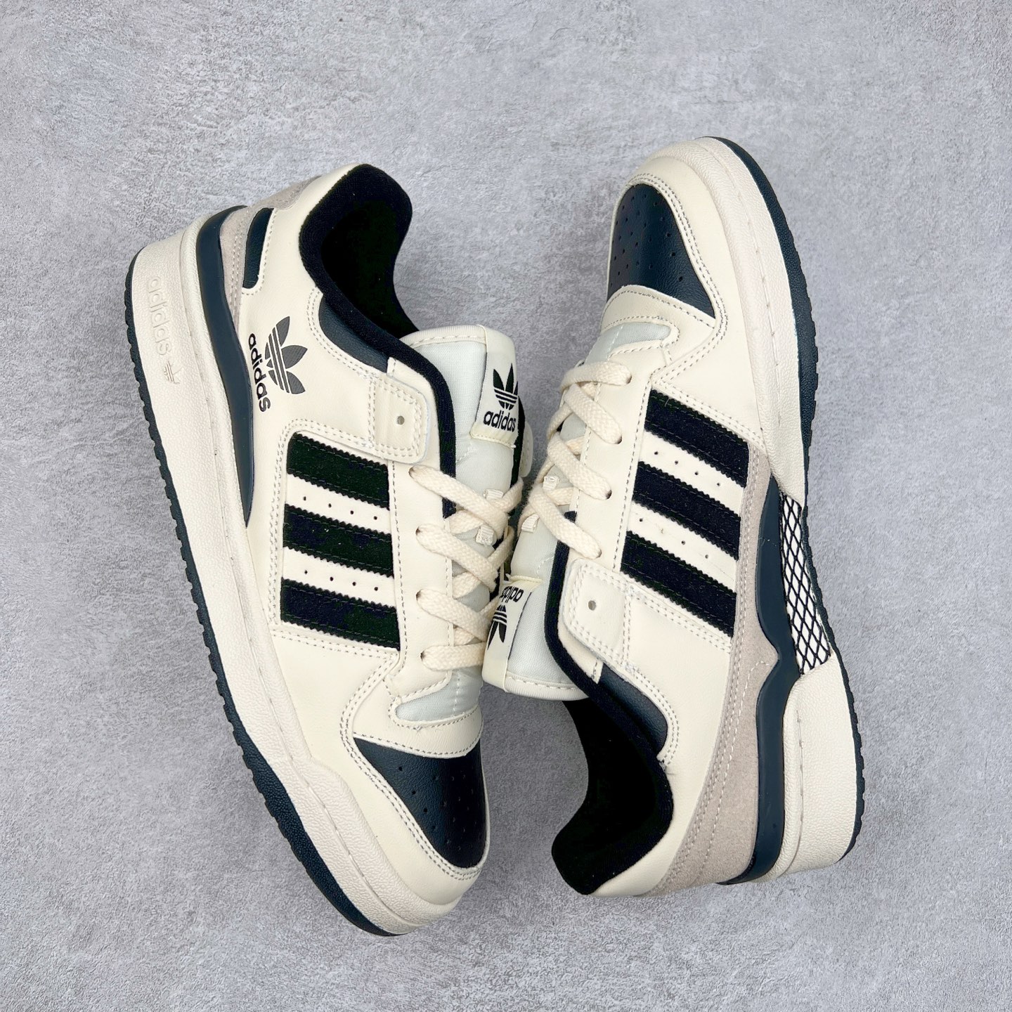 图片[3]-AD Forum 84 Low OG 低帮百搭潮流休闲运动板鞋 IG3901 以复古篮球鞋的外形为基础 采用皮革拼接 简约百搭 更加贴合舒适 中底内侧网格造型起到点睛之笔 外底橡胶 更显复古 尺码：36 36.5 37.5 38 38.5 39 40 40.5 41 42 42.5 43 44 44.5 45-选品中心