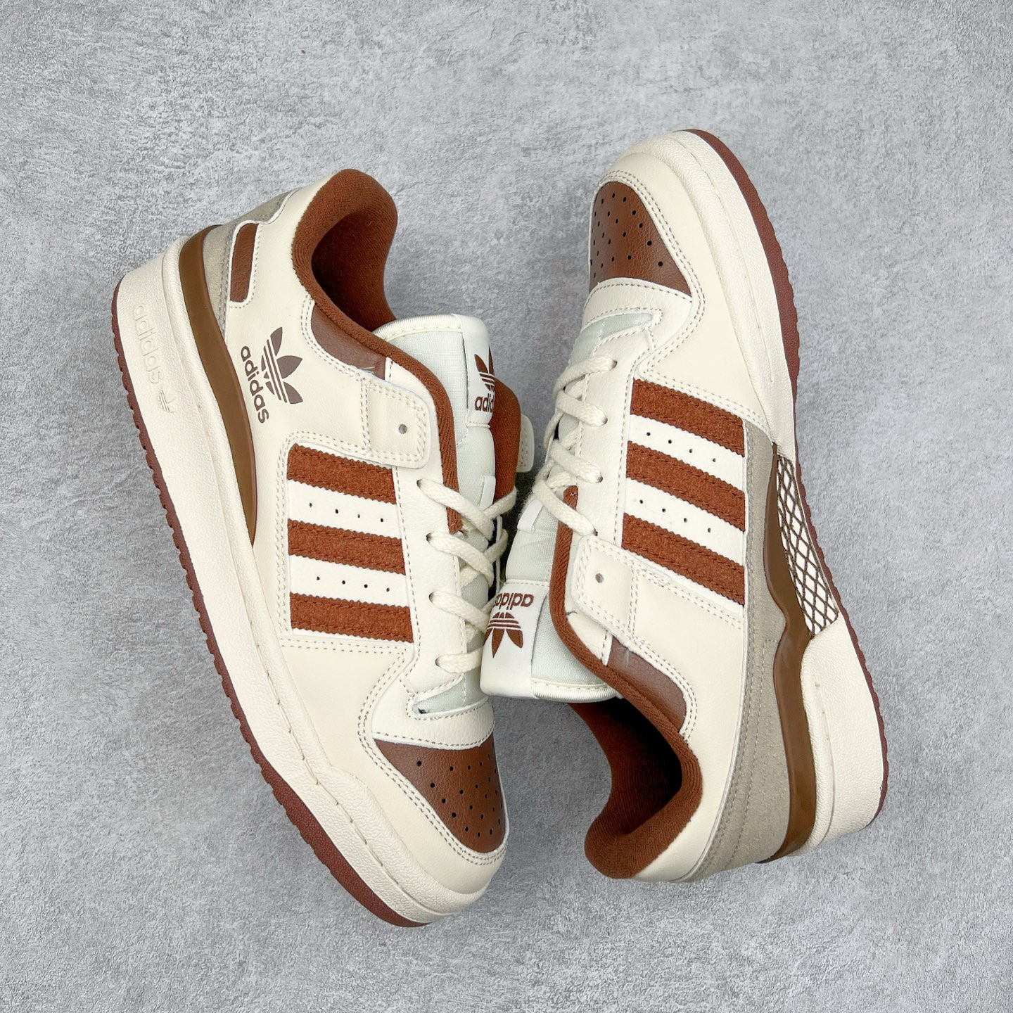 图片[3]-AD Forum 84 Low OG 低帮百搭潮流休闲运动板鞋 IG3900 以复古篮球鞋的外形为基础 采用皮革拼接 简约百搭 更加贴合舒适 中底内侧网格造型起到点睛之笔 外底橡胶 更显复古 尺码：36 36.5 37.5 38 38.5 39 40 40.5 41 42 42.5 43 44 44.5 45-选品中心