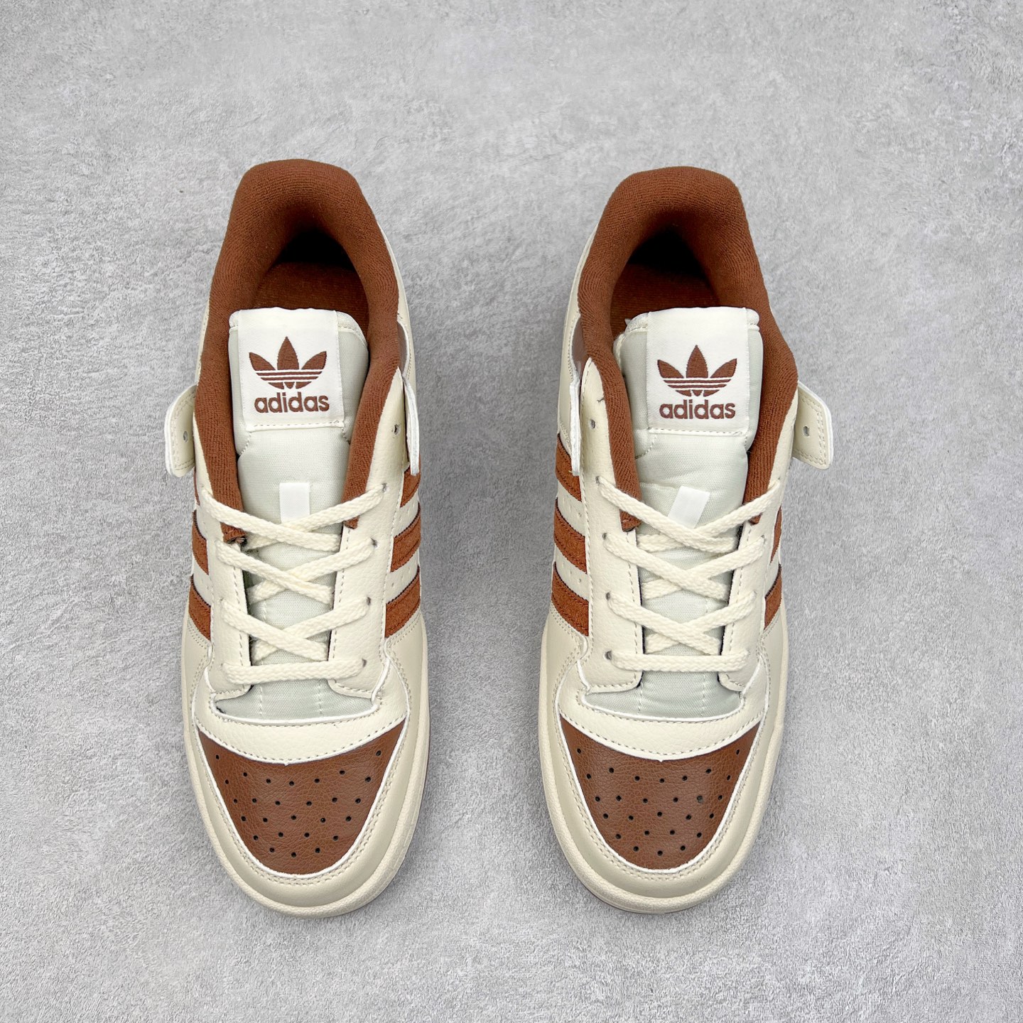 图片[2]-AD Forum 84 Low OG 低帮百搭潮流休闲运动板鞋 IG3900 以复古篮球鞋的外形为基础 采用皮革拼接 简约百搭 更加贴合舒适 中底内侧网格造型起到点睛之笔 外底橡胶 更显复古 尺码：36 36.5 37.5 38 38.5 39 40 40.5 41 42 42.5 43 44 44.5 45-选品中心