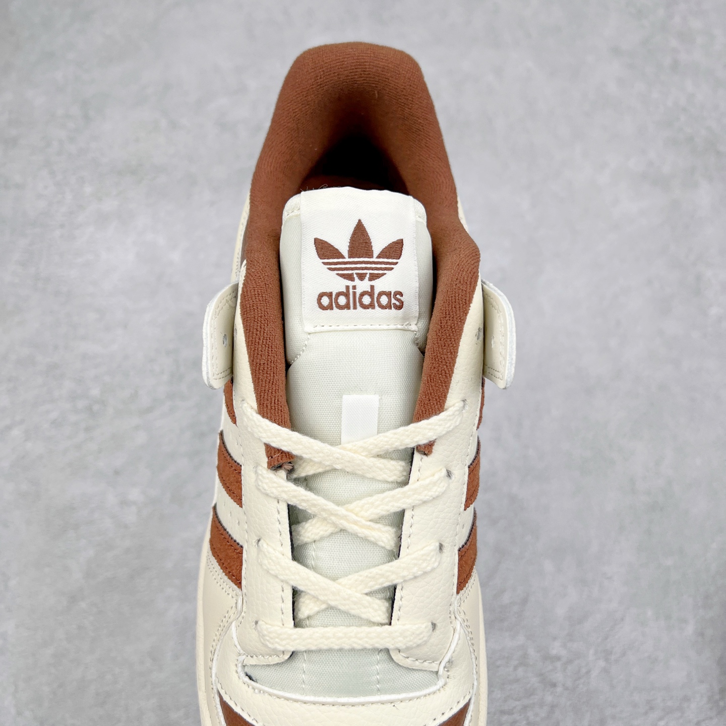 图片[5]-AD Forum 84 Low OG 低帮百搭潮流休闲运动板鞋 IG3900 以复古篮球鞋的外形为基础 采用皮革拼接 简约百搭 更加贴合舒适 中底内侧网格造型起到点睛之笔 外底橡胶 更显复古 尺码：36 36.5 37.5 38 38.5 39 40 40.5 41 42 42.5 43 44 44.5 45-选品中心