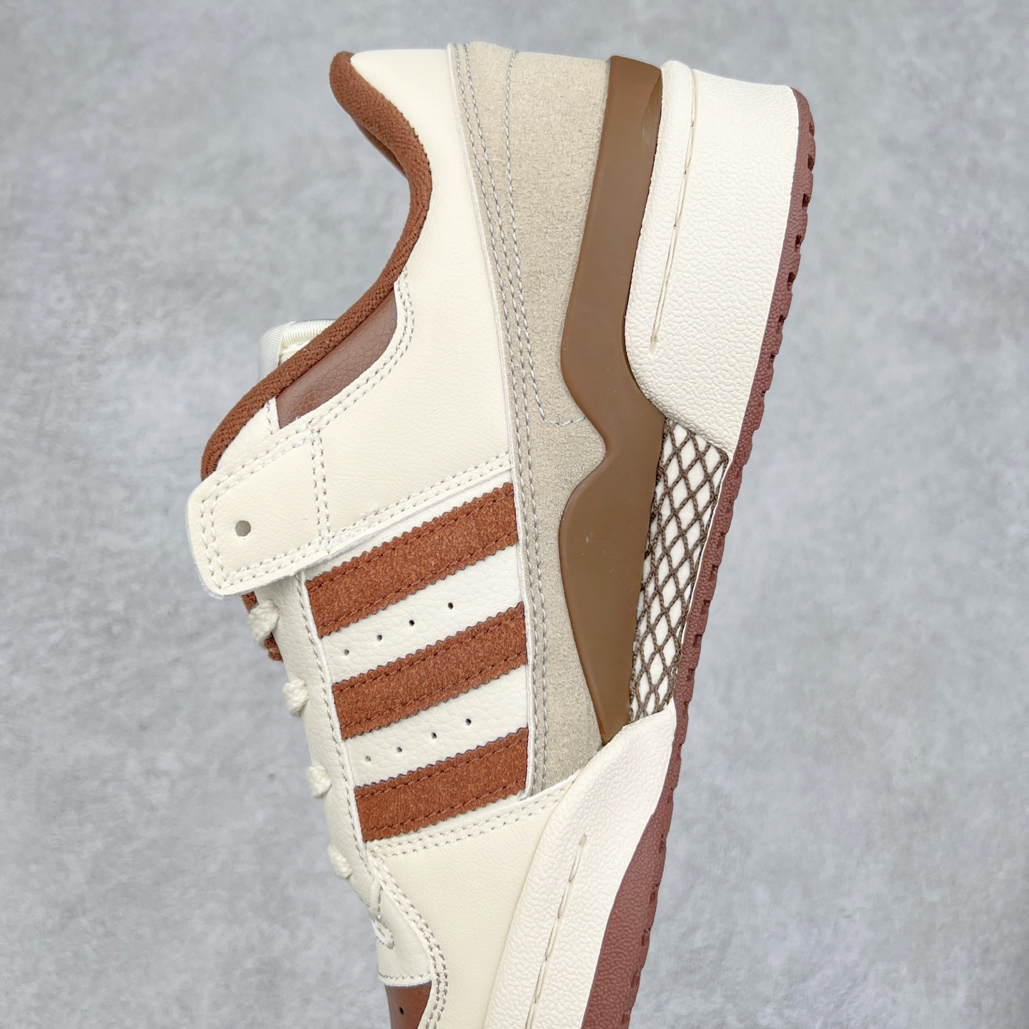 图片[7]-AD Forum 84 Low OG 低帮百搭潮流休闲运动板鞋 IG3900 以复古篮球鞋的外形为基础 采用皮革拼接 简约百搭 更加贴合舒适 中底内侧网格造型起到点睛之笔 外底橡胶 更显复古 尺码：36 36.5 37.5 38 38.5 39 40 40.5 41 42 42.5 43 44 44.5 45-选品中心