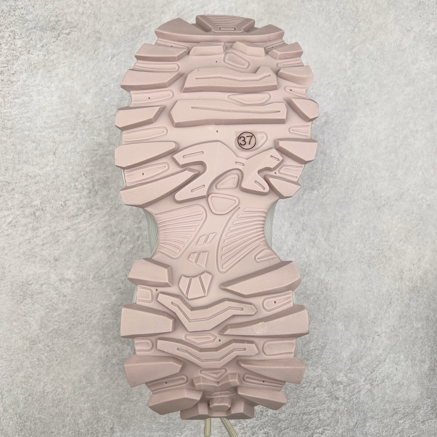 图片[9]-GG-CC Chunky Low休闲时尚运动厚底增高老爹鞋系列 广东大厂出品 完美细节 25ss春季新款厚底增高 大长腿 时髦look轻松定格 不费力展现率性氛围 高档银盒 酷帅机能风不规则设计大底 双鞋带拼色造型设计 轻便舒适百搭 GGcc厚底增高简直就是小个子的快乐! 不管怎么搭都好看~ 尺码：35 36 37 38 39 40-选品中心