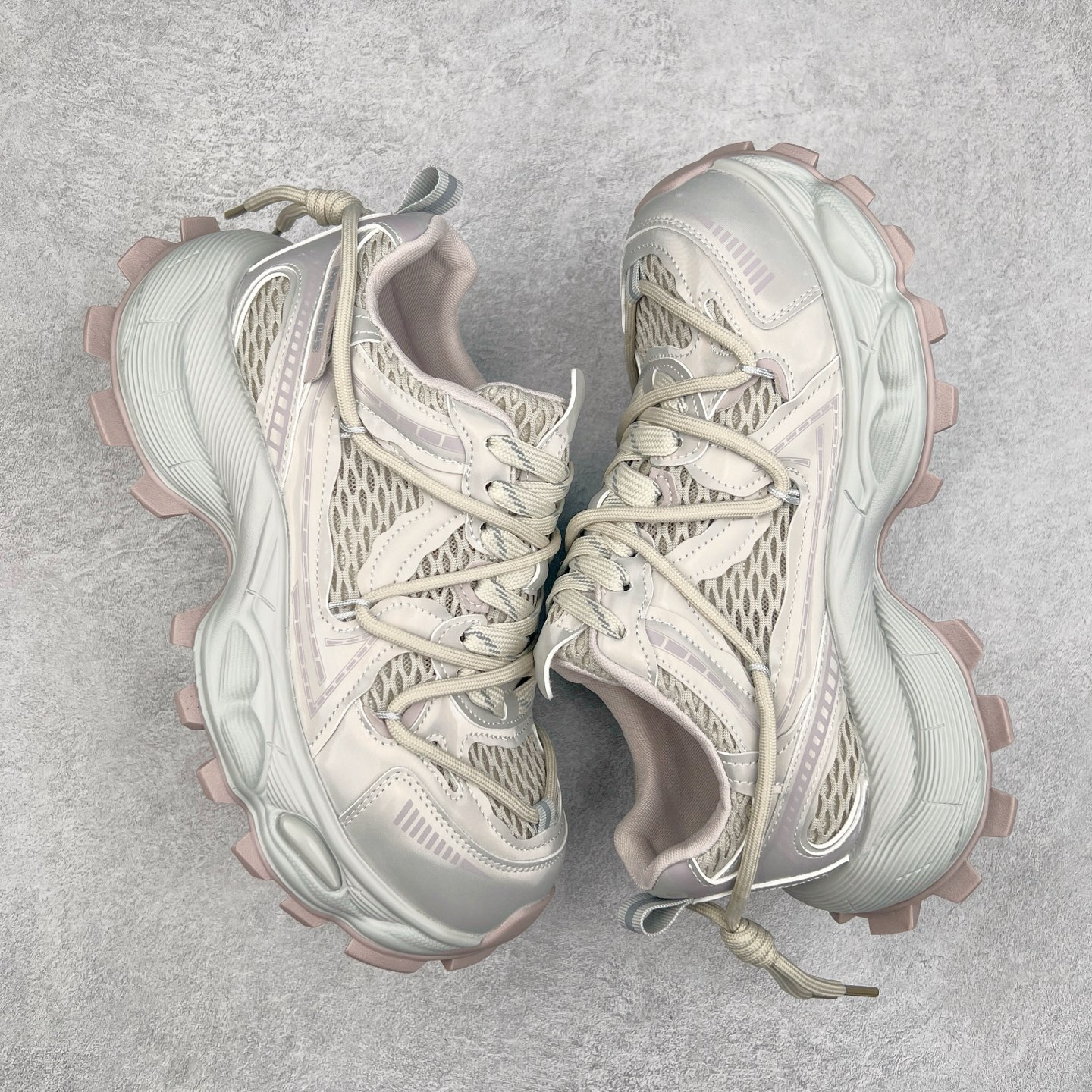 图片[3]-GG-CC Chunky Low休闲时尚运动厚底增高老爹鞋系列 广东大厂出品 完美细节 25ss春季新款厚底增高 大长腿 时髦look轻松定格 不费力展现率性氛围 高档银盒 酷帅机能风不规则设计大底 双鞋带拼色造型设计 轻便舒适百搭 GGcc厚底增高简直就是小个子的快乐! 不管怎么搭都好看~ 尺码：35 36 37 38 39 40-选品中心