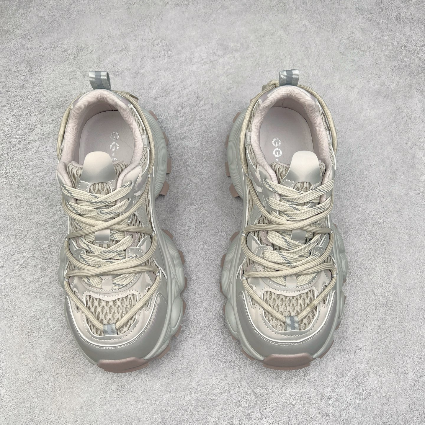 图片[2]-GG-CC Chunky Low休闲时尚运动厚底增高老爹鞋系列 广东大厂出品 完美细节 25ss春季新款厚底增高 大长腿 时髦look轻松定格 不费力展现率性氛围 高档银盒 酷帅机能风不规则设计大底 双鞋带拼色造型设计 轻便舒适百搭 GGcc厚底增高简直就是小个子的快乐! 不管怎么搭都好看~ 尺码：35 36 37 38 39 40-选品中心