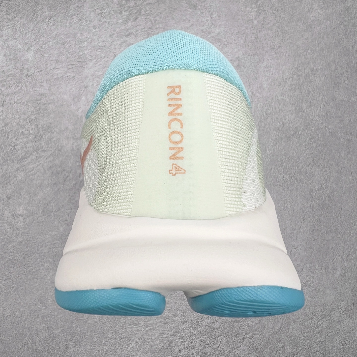 图片[8]-HOKA ONE ONE RINCON 4 舒适防滑耐磨低帮休闲跑步鞋 Rincon 4 是一款日常训练用的跑步鞋，踩上去的感觉很结实。它适合中短距离跑步，但如果您习惯于稍硬的感觉，也可以用于长距离跑步。但它的速度不够快，不能作为速度训练鞋，也不够柔软，不能作为恢复训练鞋，日常里程跑才是它的优势所在。如果您想尝试 Hoka 跑鞋，又想享受极具竞争力的价格，那就试试这款鞋吧。尺码：36 36.5 37.5 38 38.5 39 40 40.5 41 42 42.5 43 44 44.5 45-选品中心